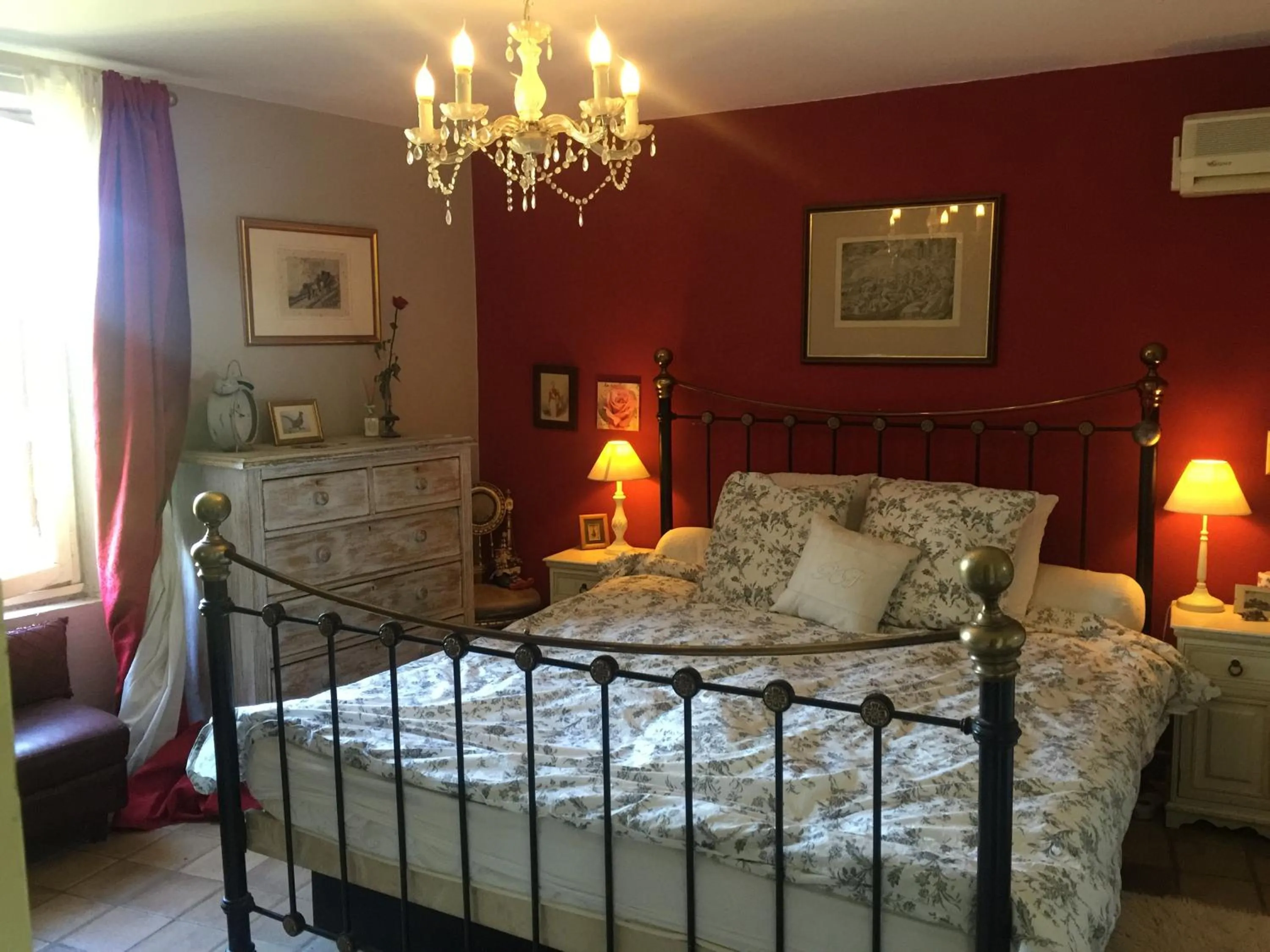 Photo of the whole room, Bed in Le Peyrail