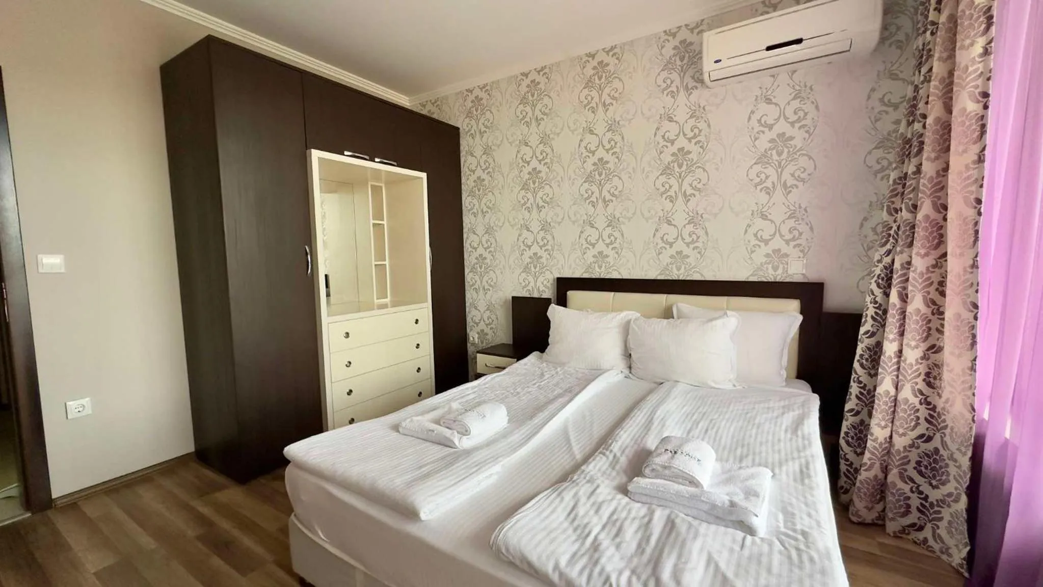 Bedroom, Bed in Green Paradise Deluxe Apartments