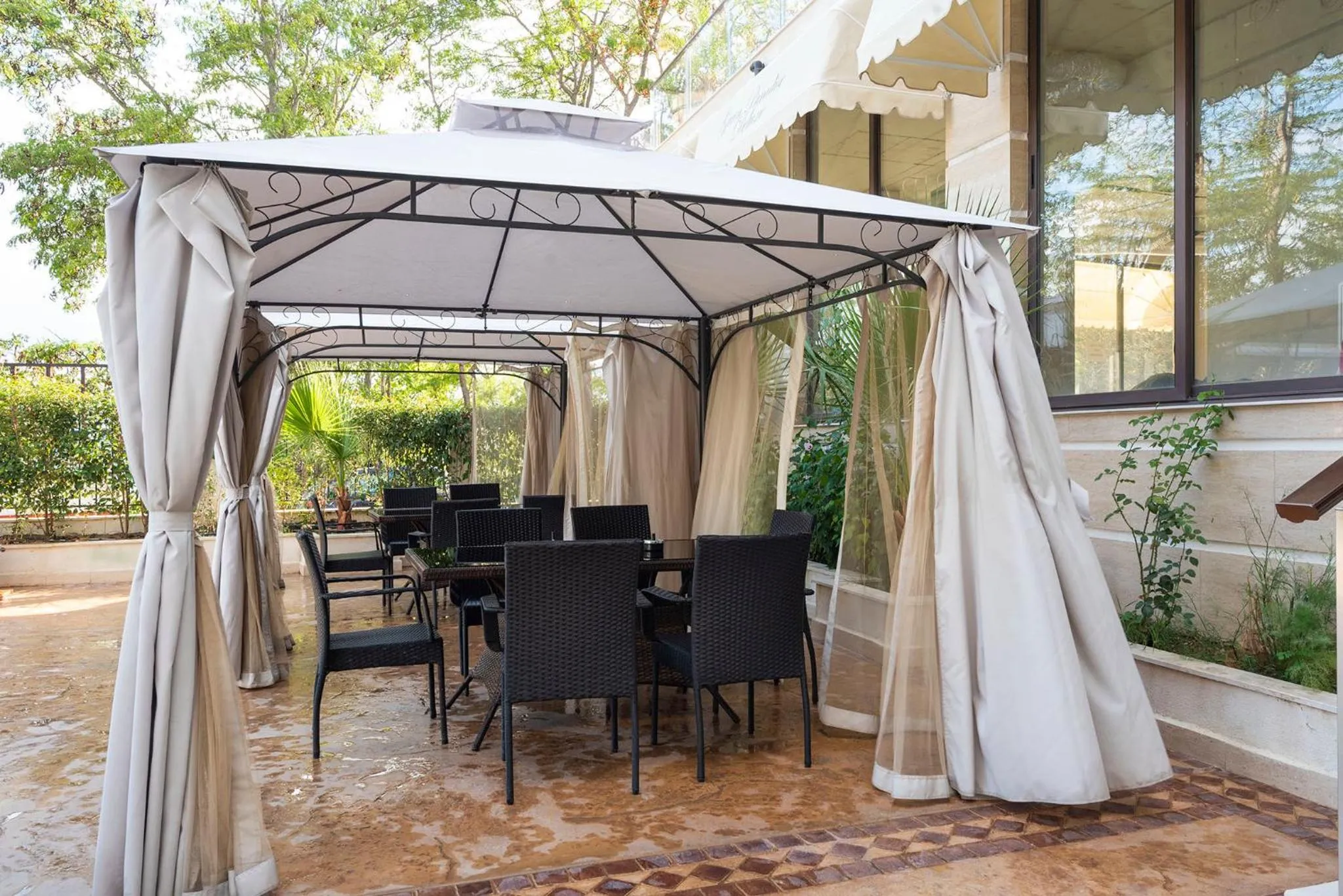 Patio in Green Paradise Deluxe Apartments