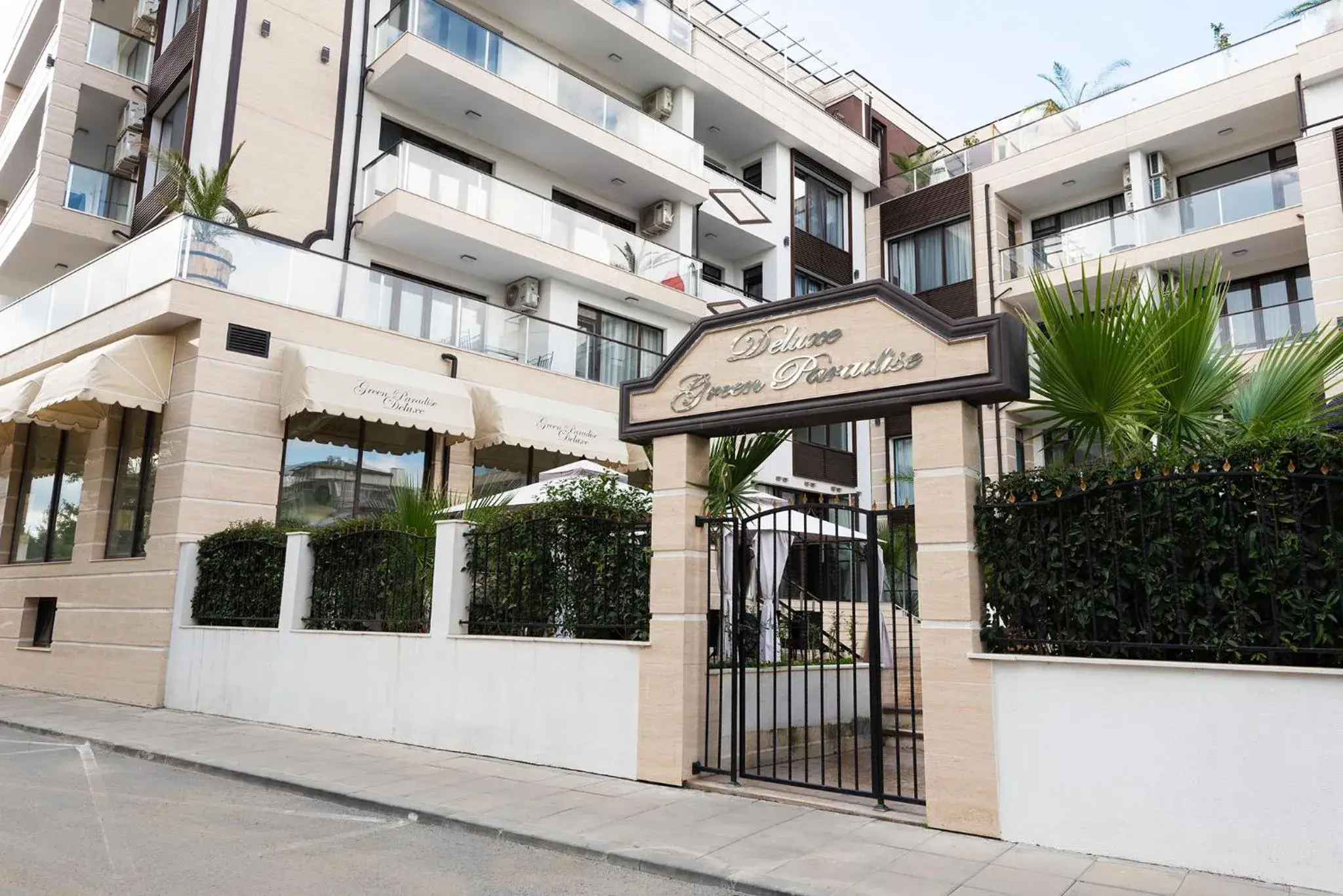 Green Paradise Deluxe Apartments Green Paradise Deluxe Apartments