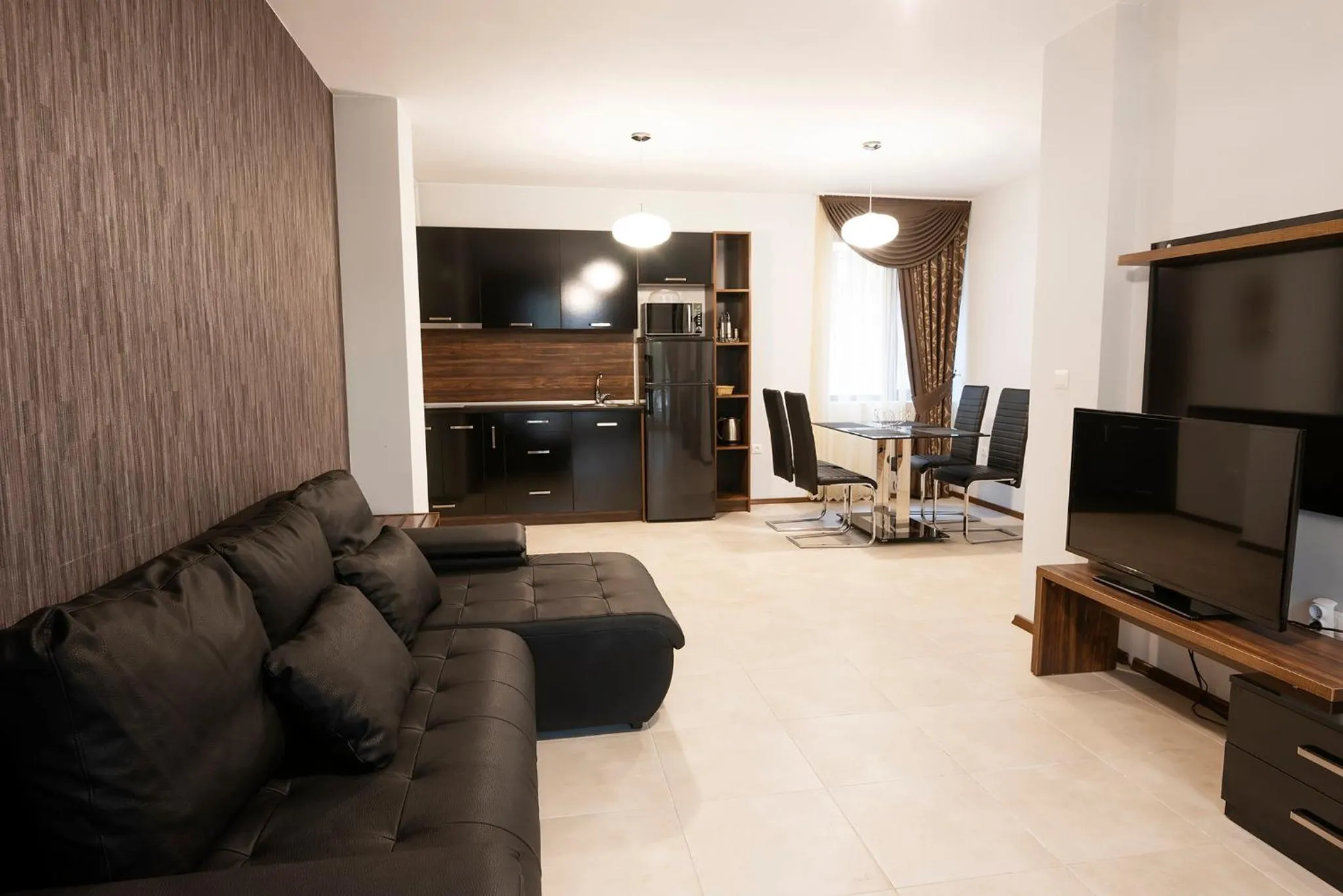 TV and multimedia in Green Paradise Deluxe Apartments