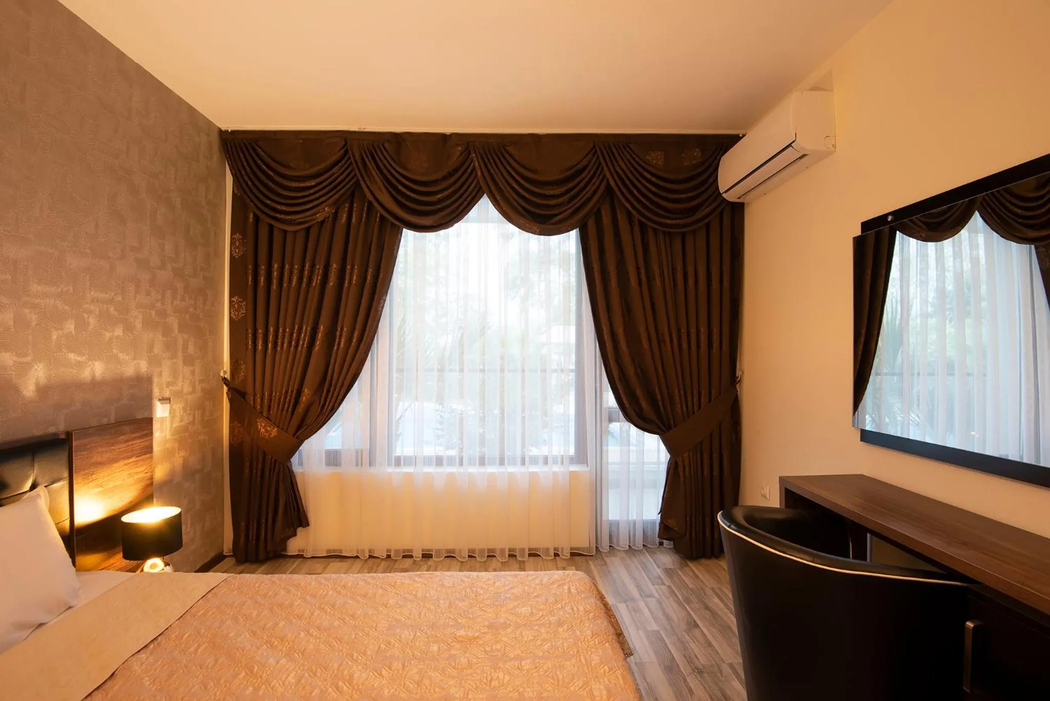 Bedroom, Bed in Green Paradise Deluxe Apartments
