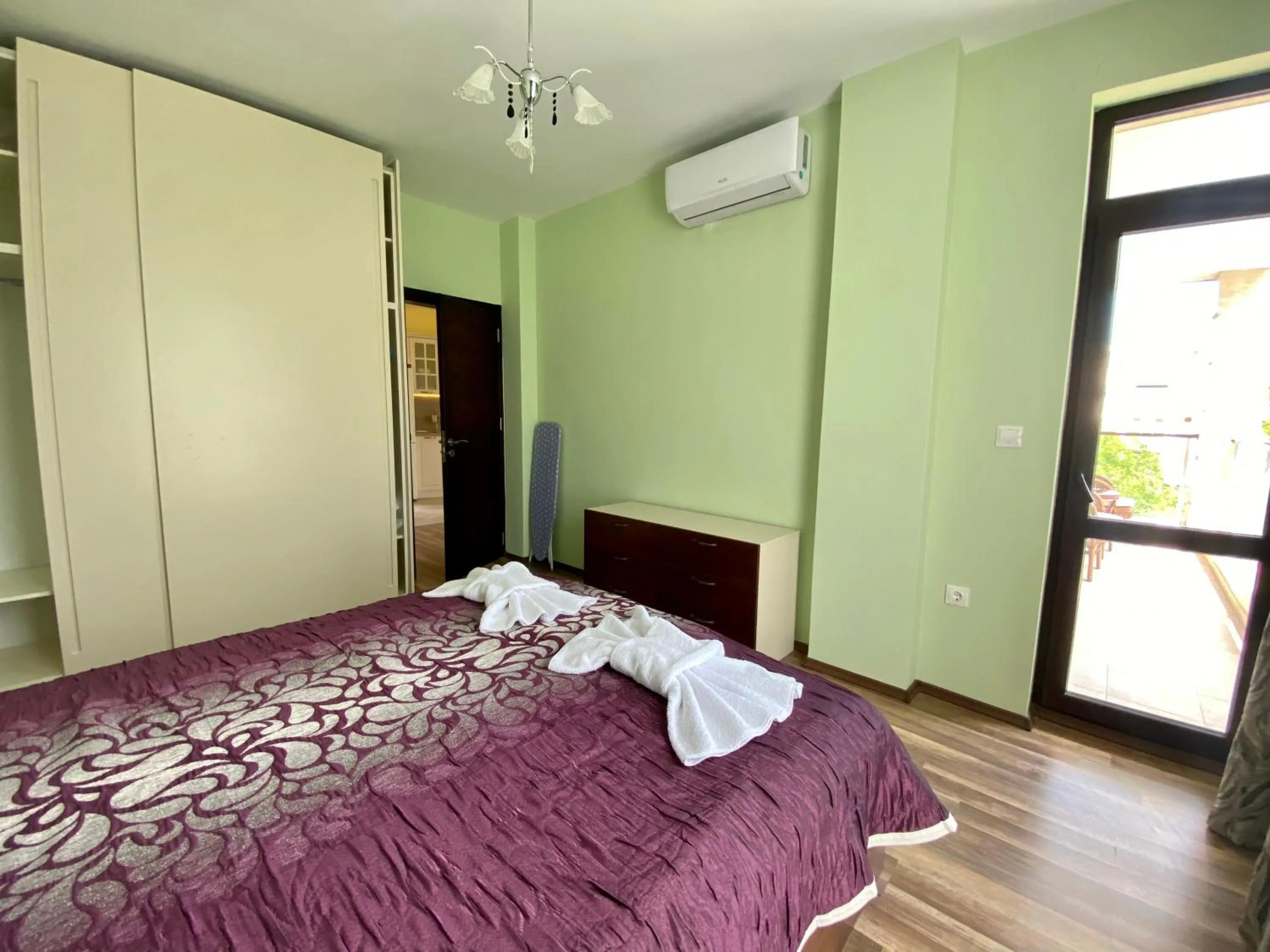 Bed in Green Paradise Deluxe Apartments