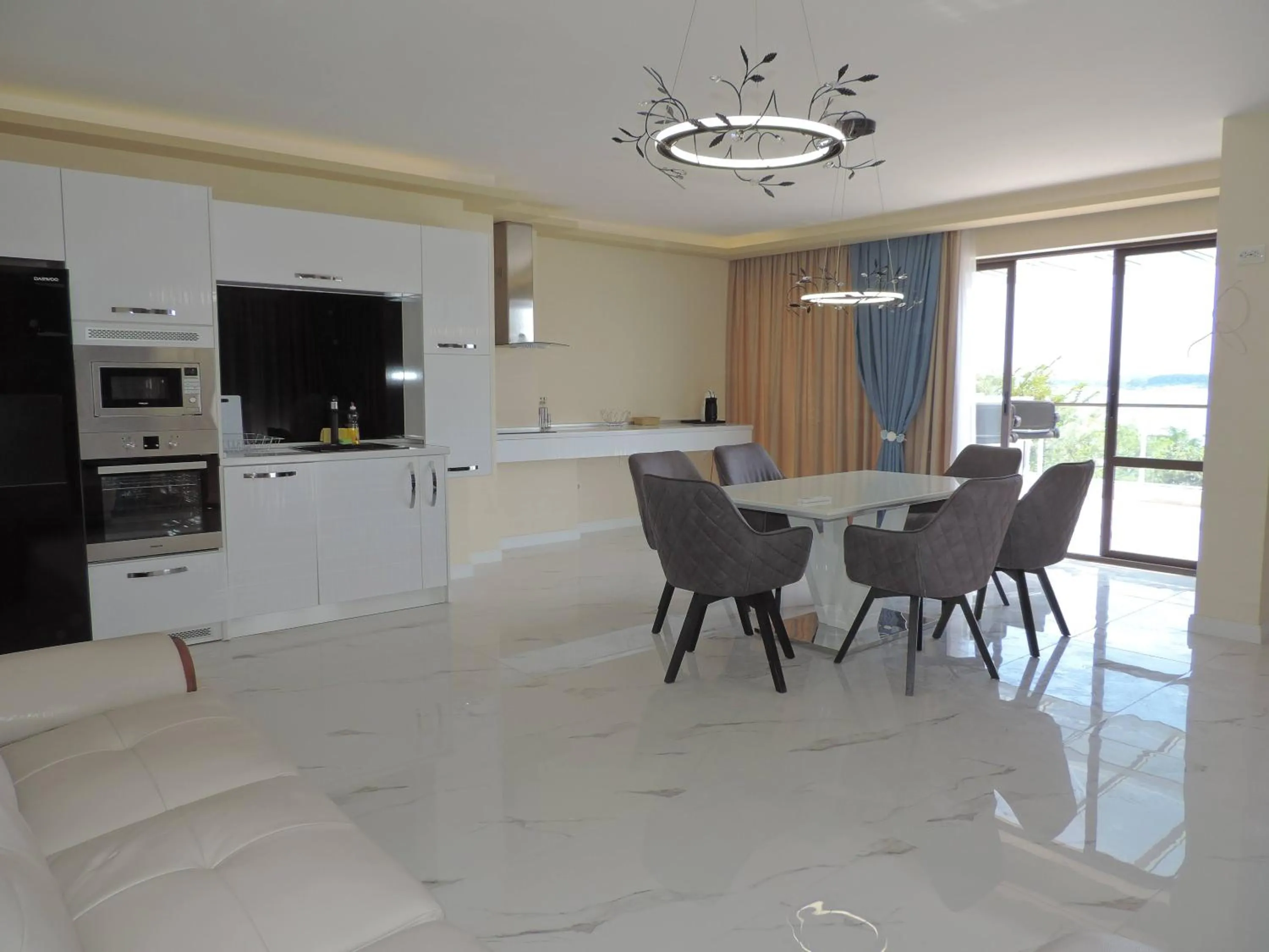 Living room in Green Paradise Deluxe Apartments
