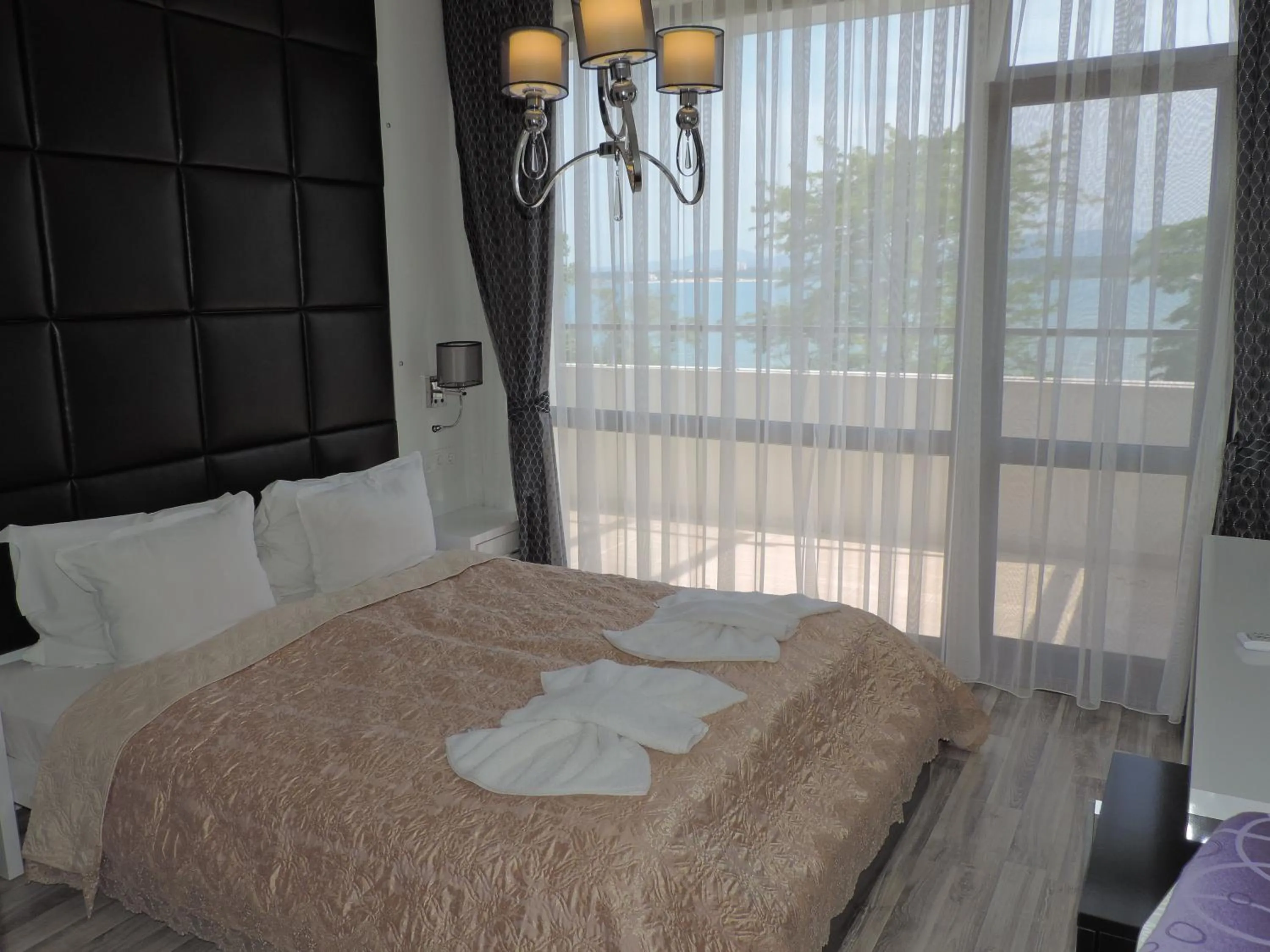 Bed in Green Paradise Deluxe Apartments