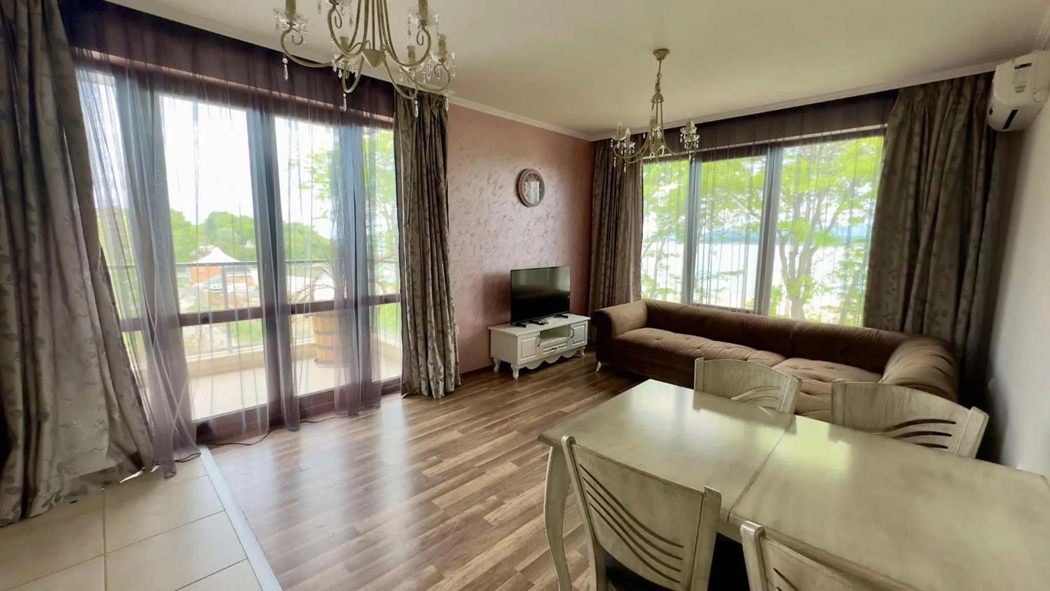Living room in Green Paradise Deluxe Apartments