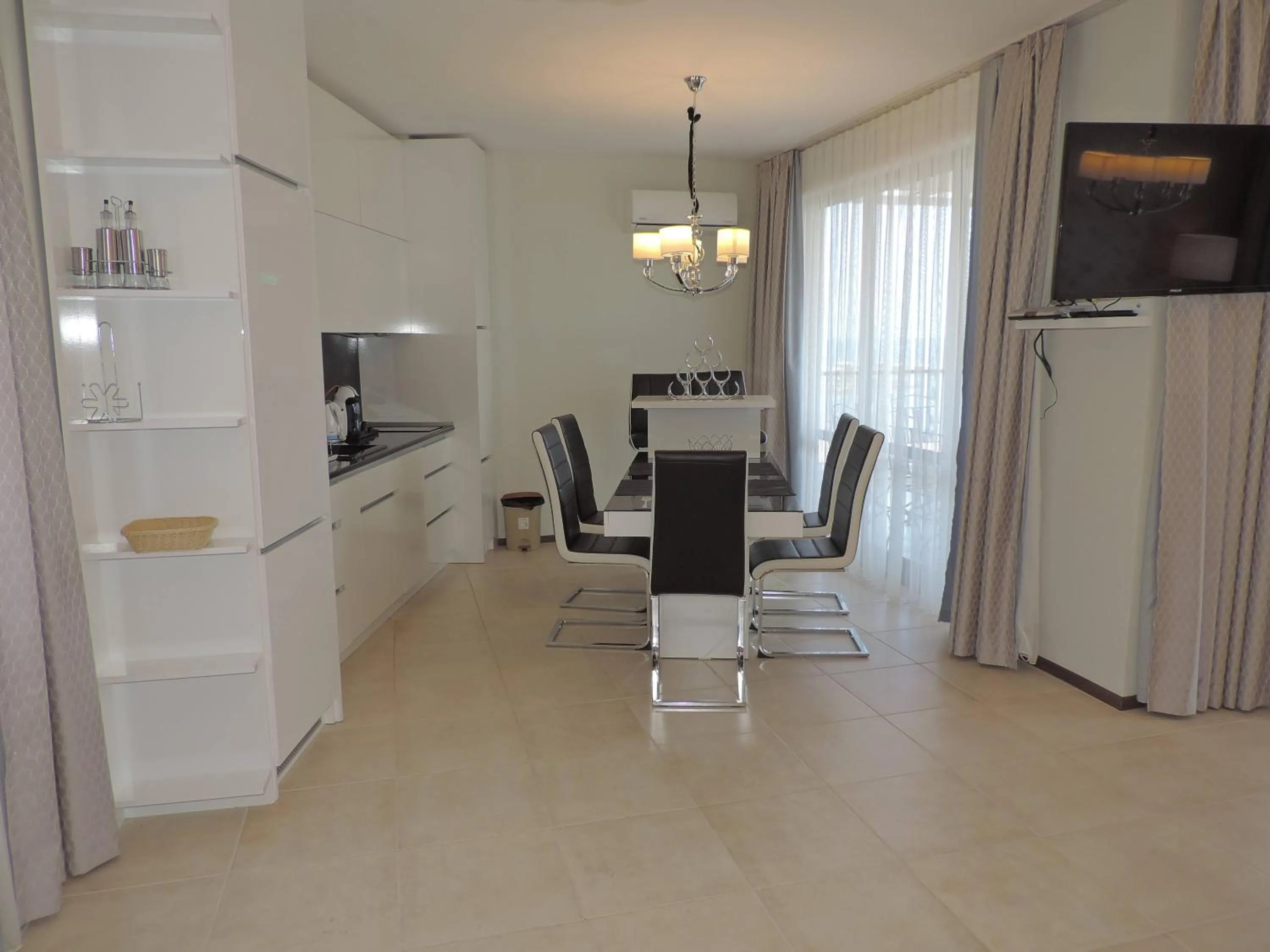Kitchen or kitchenette in Green Paradise Deluxe Apartments