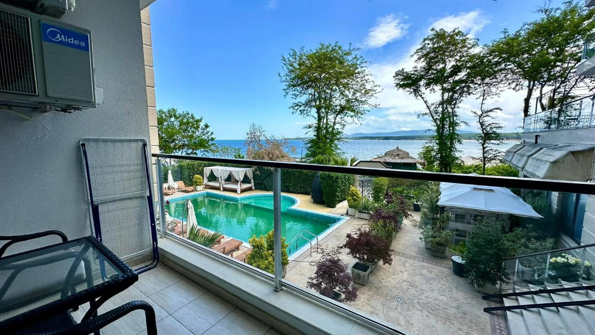 Day in Green Paradise Deluxe Apartments