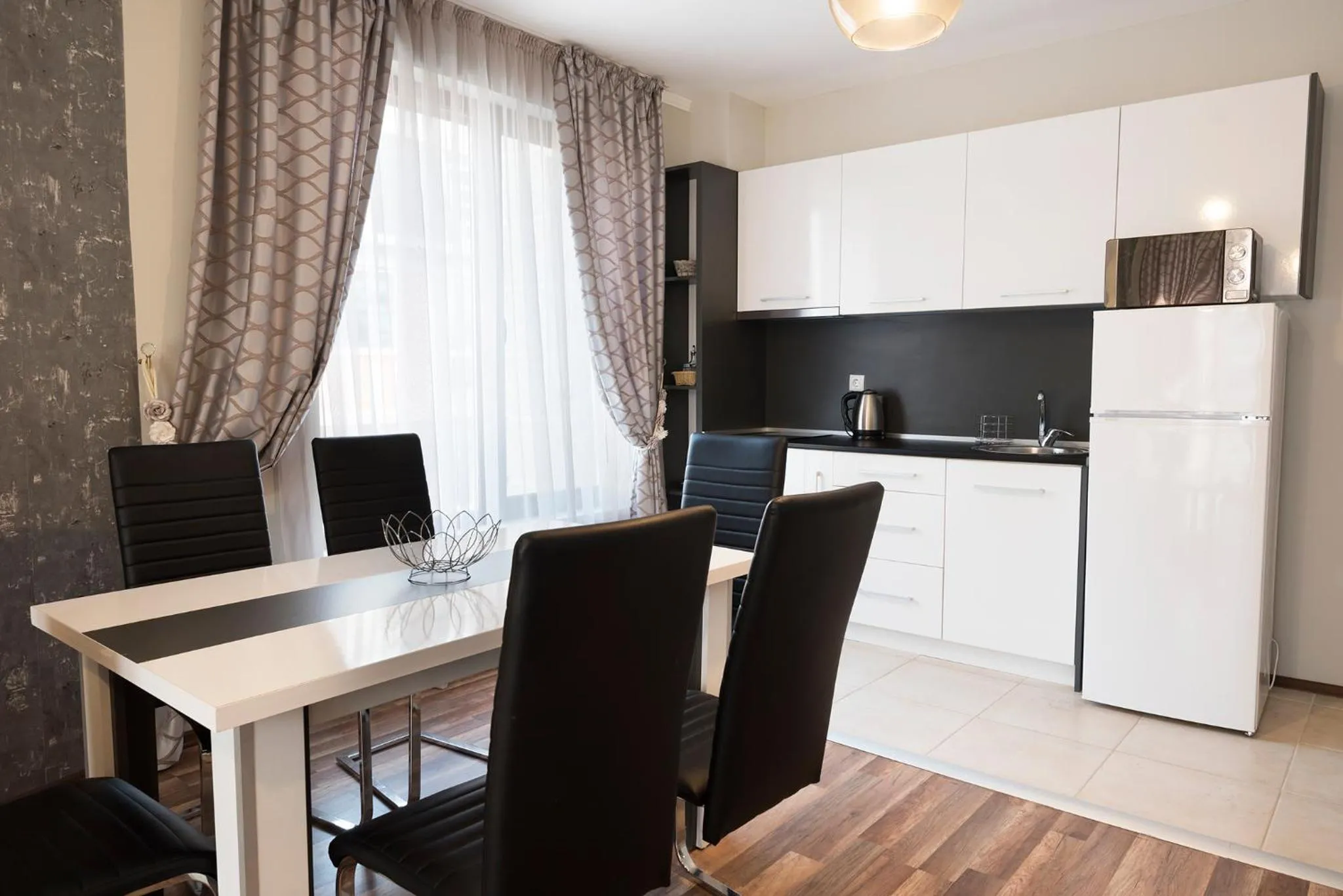 Kitchen or kitchenette in Green Paradise Deluxe Apartments