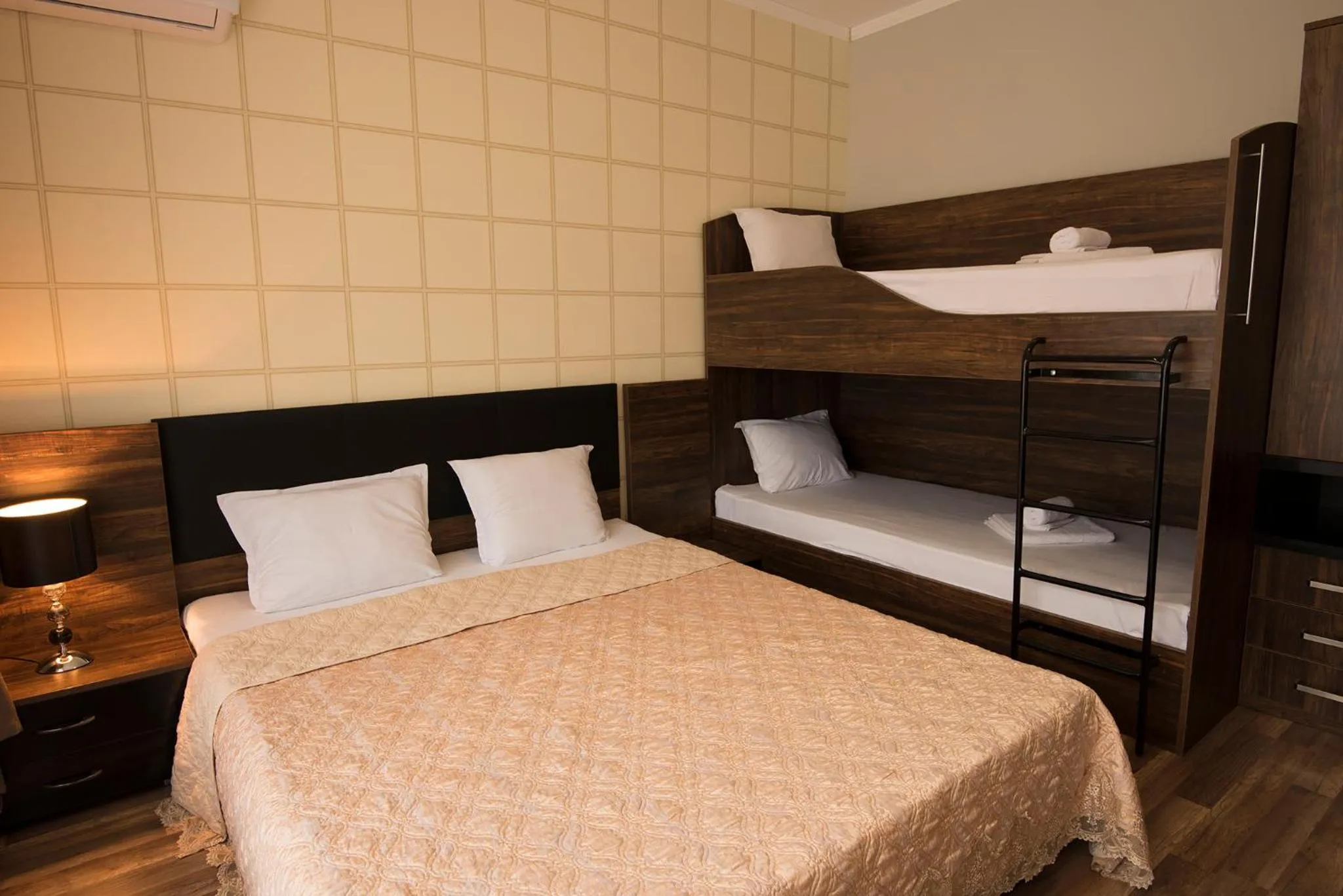 Bedroom, Bed in Green Paradise Deluxe Apartments