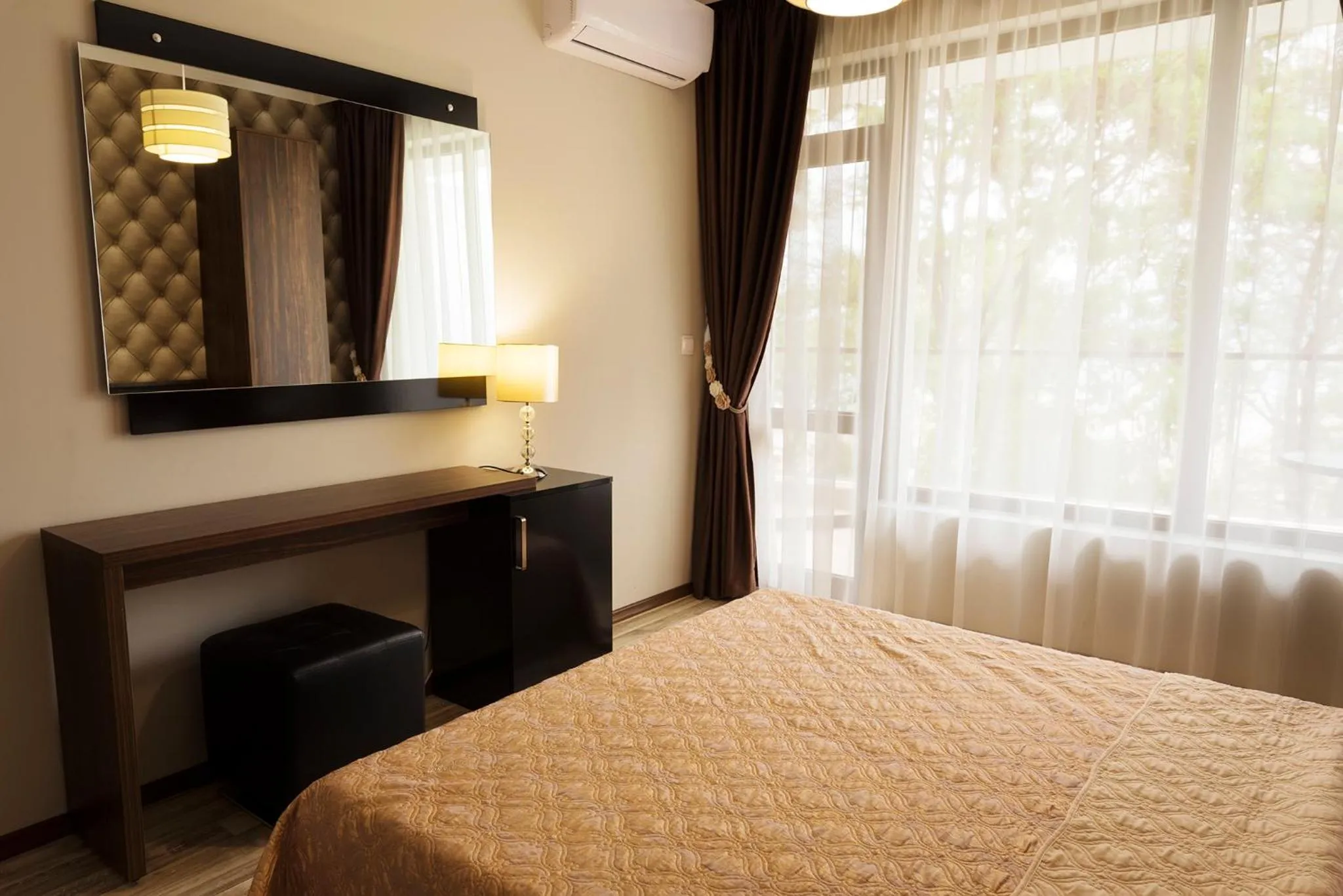 Bedroom, Bed in Green Paradise Deluxe Apartments