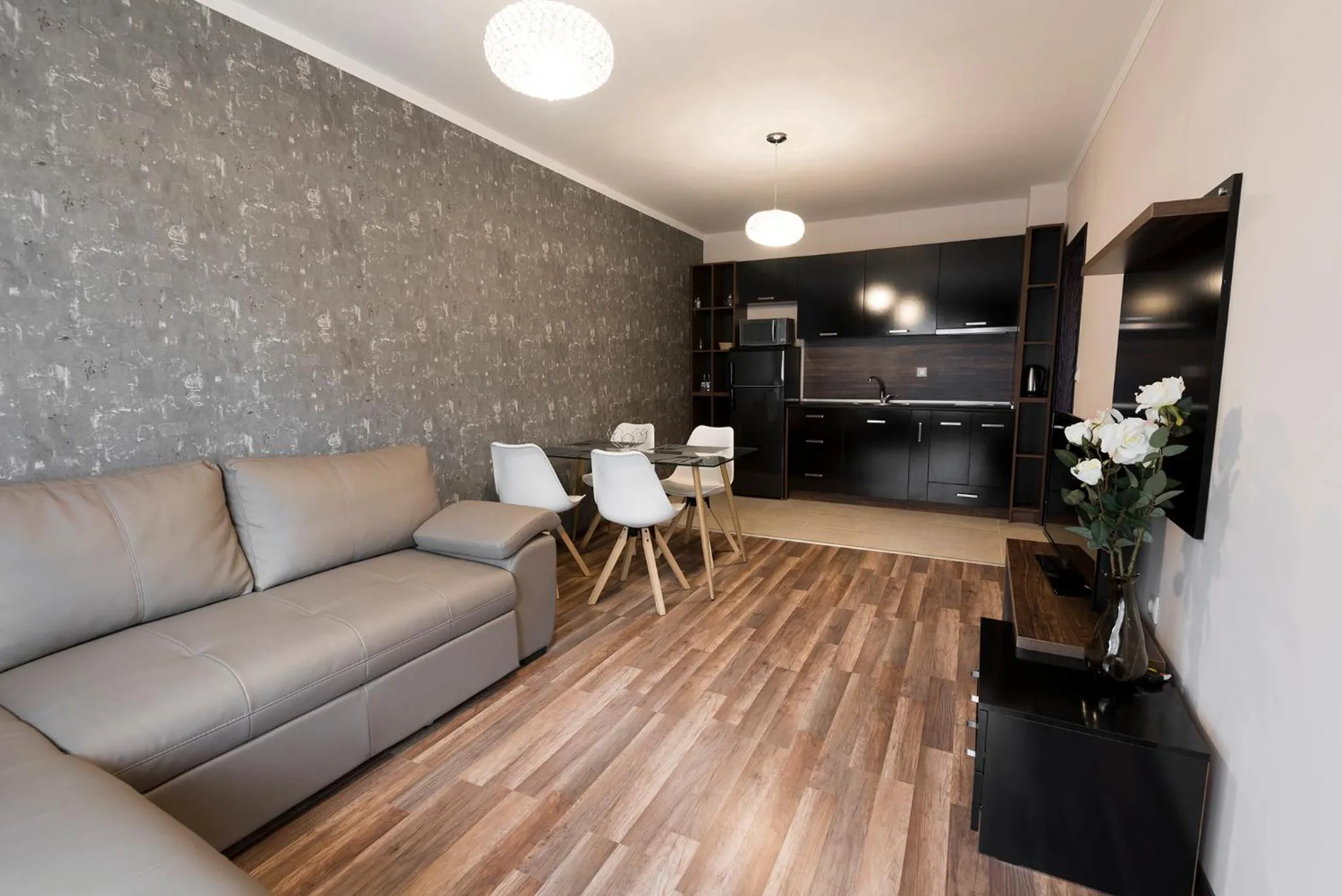 Communal lounge/ TV room in Green Paradise Deluxe Apartments