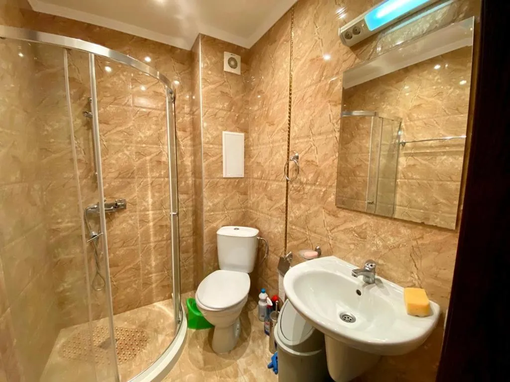 Shower in Green Paradise Deluxe Apartments