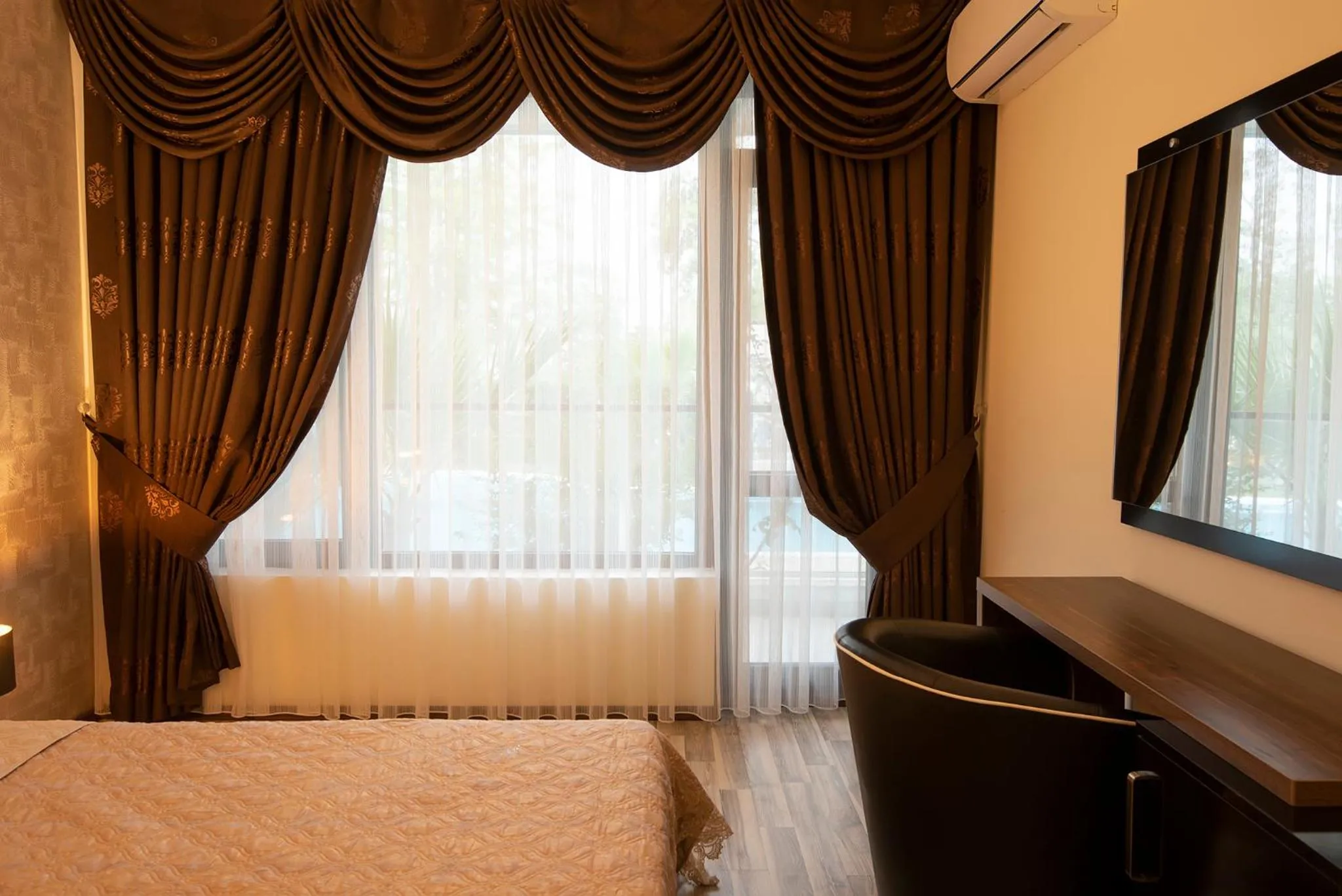 Photo of the whole room, Bed in Green Paradise Deluxe Apartments