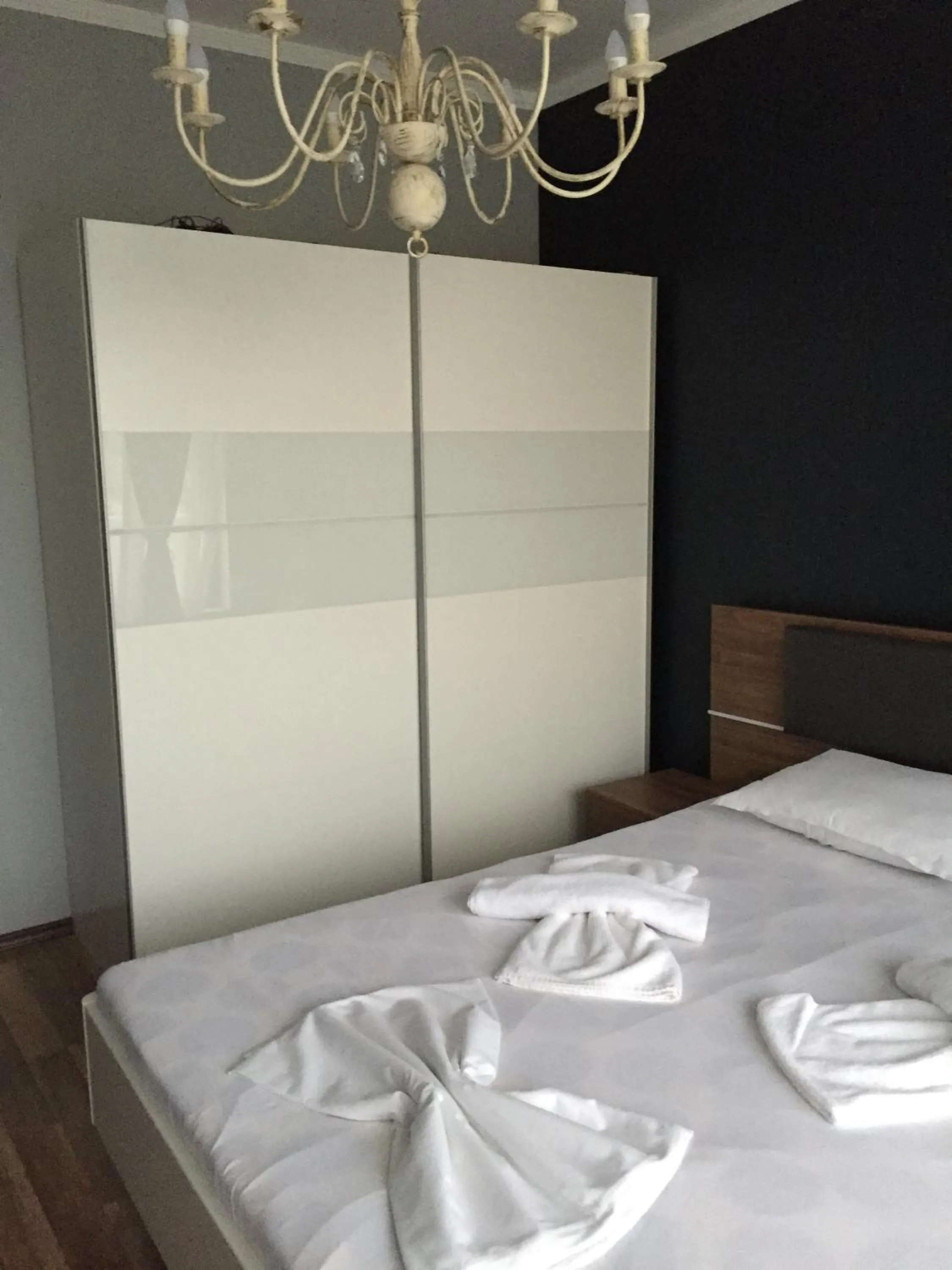 Photo of the whole room, Bed in Green Paradise Deluxe Apartments