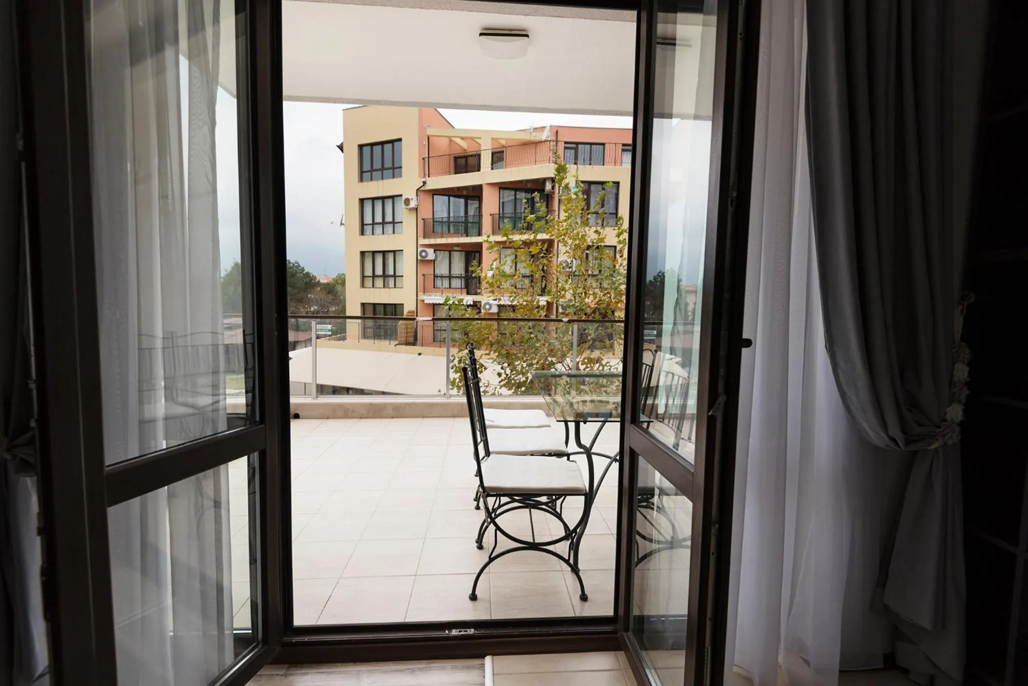 Coffee/tea facilities in Green Paradise Deluxe Apartments