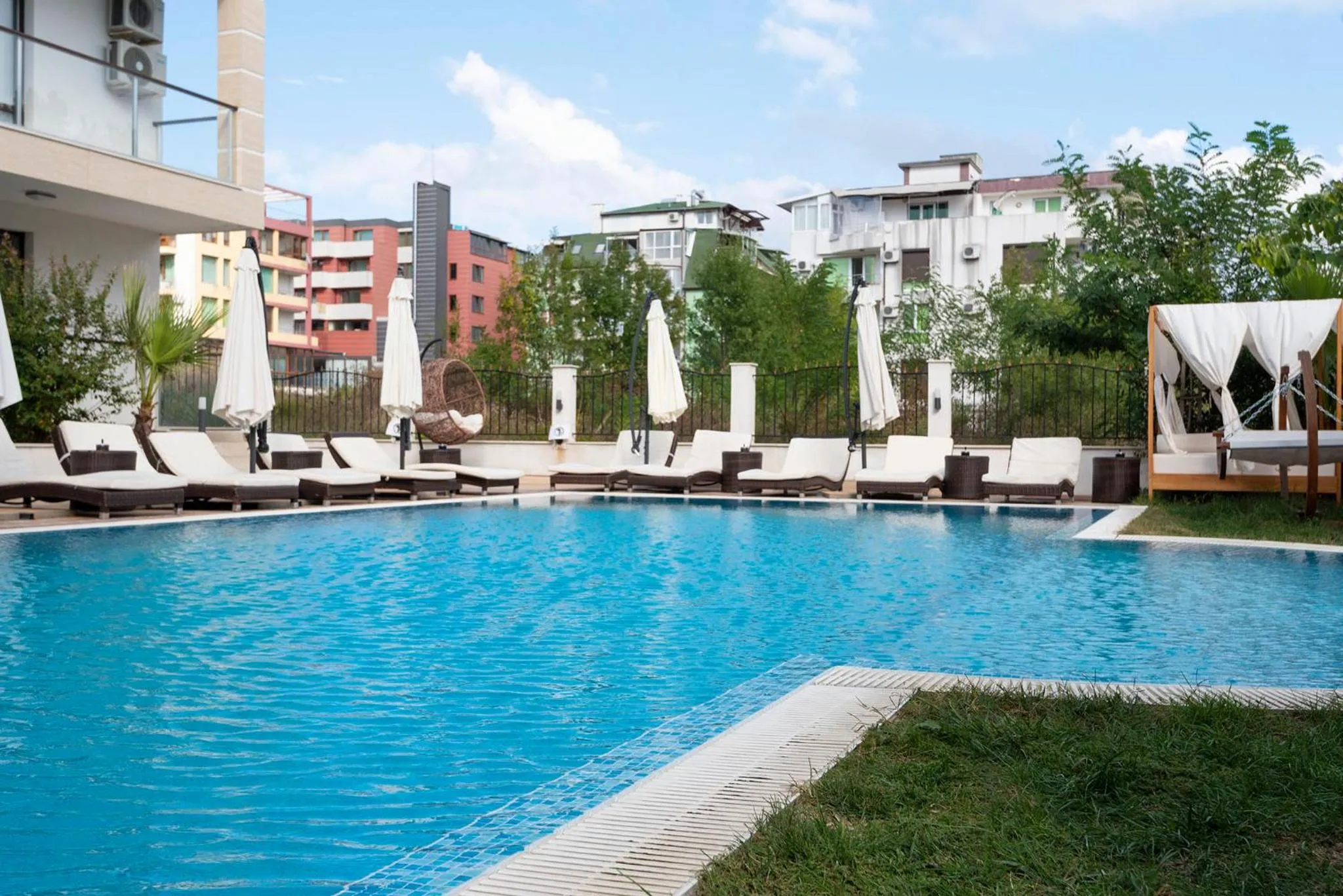 Property building in Green Paradise Deluxe Apartments