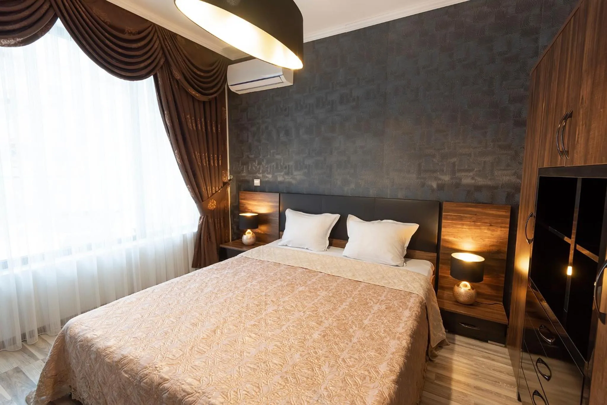Bed in Green Paradise Deluxe Apartments