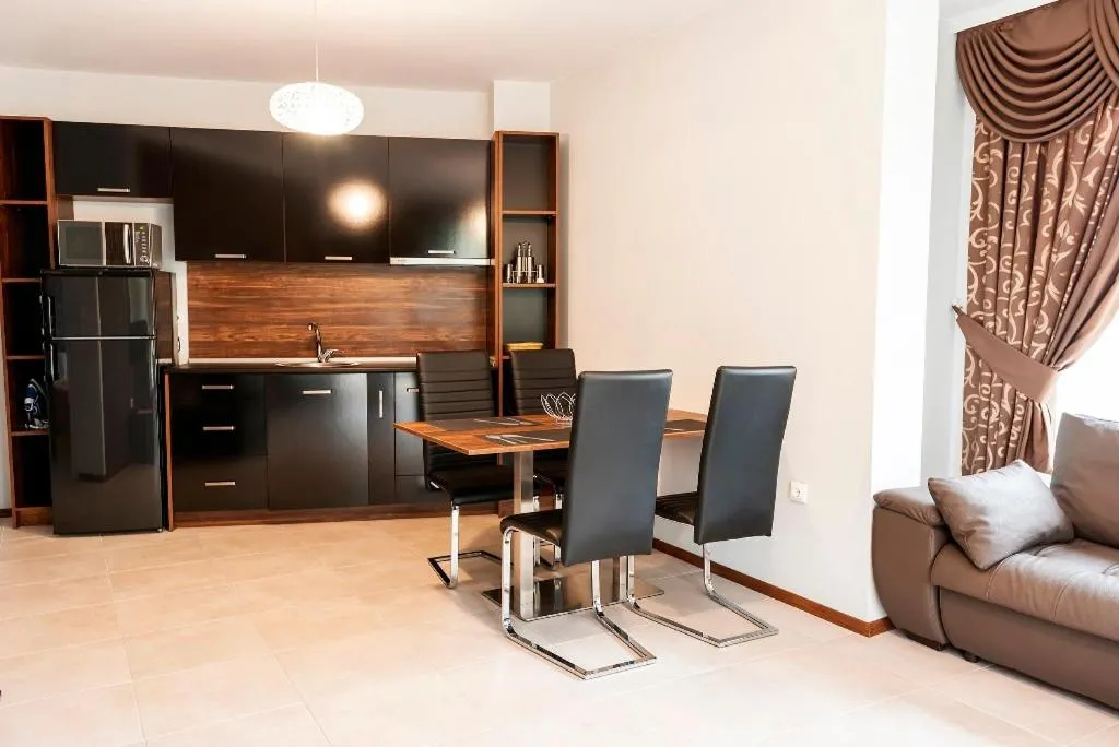 Kitchen or kitchenette in Green Paradise Deluxe Apartments
