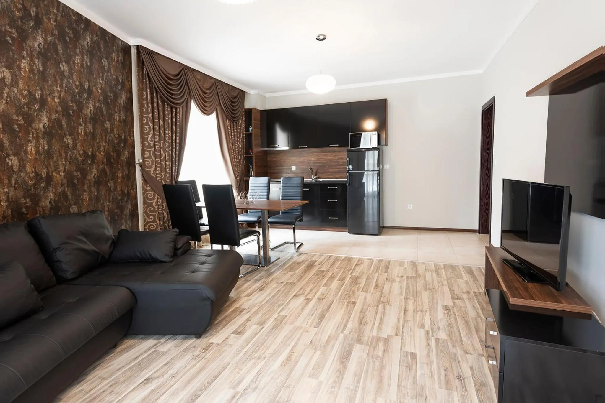Communal lounge/ TV room in Green Paradise Deluxe Apartments