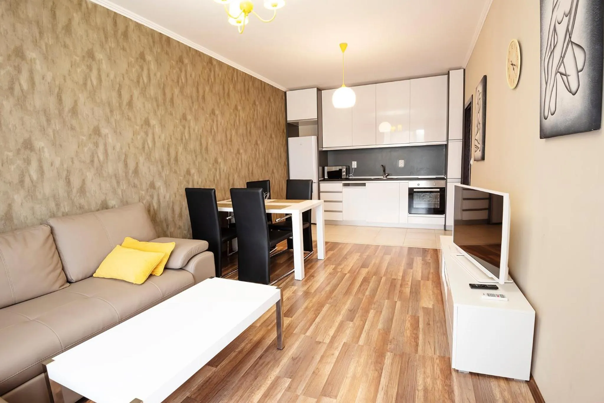 Kitchen or kitchenette in Green Paradise Deluxe Apartments