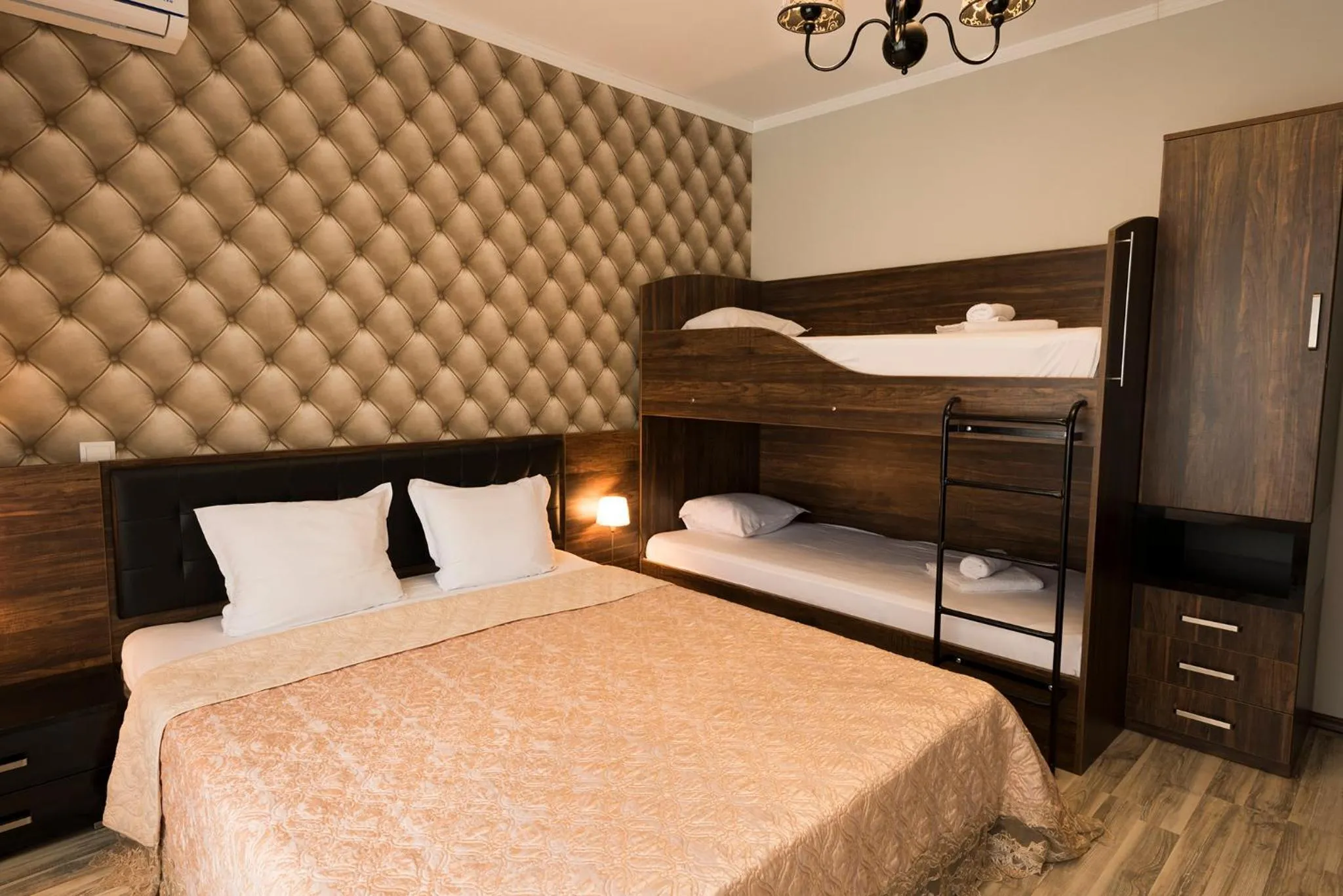 Bedroom, Bed in Green Paradise Deluxe Apartments