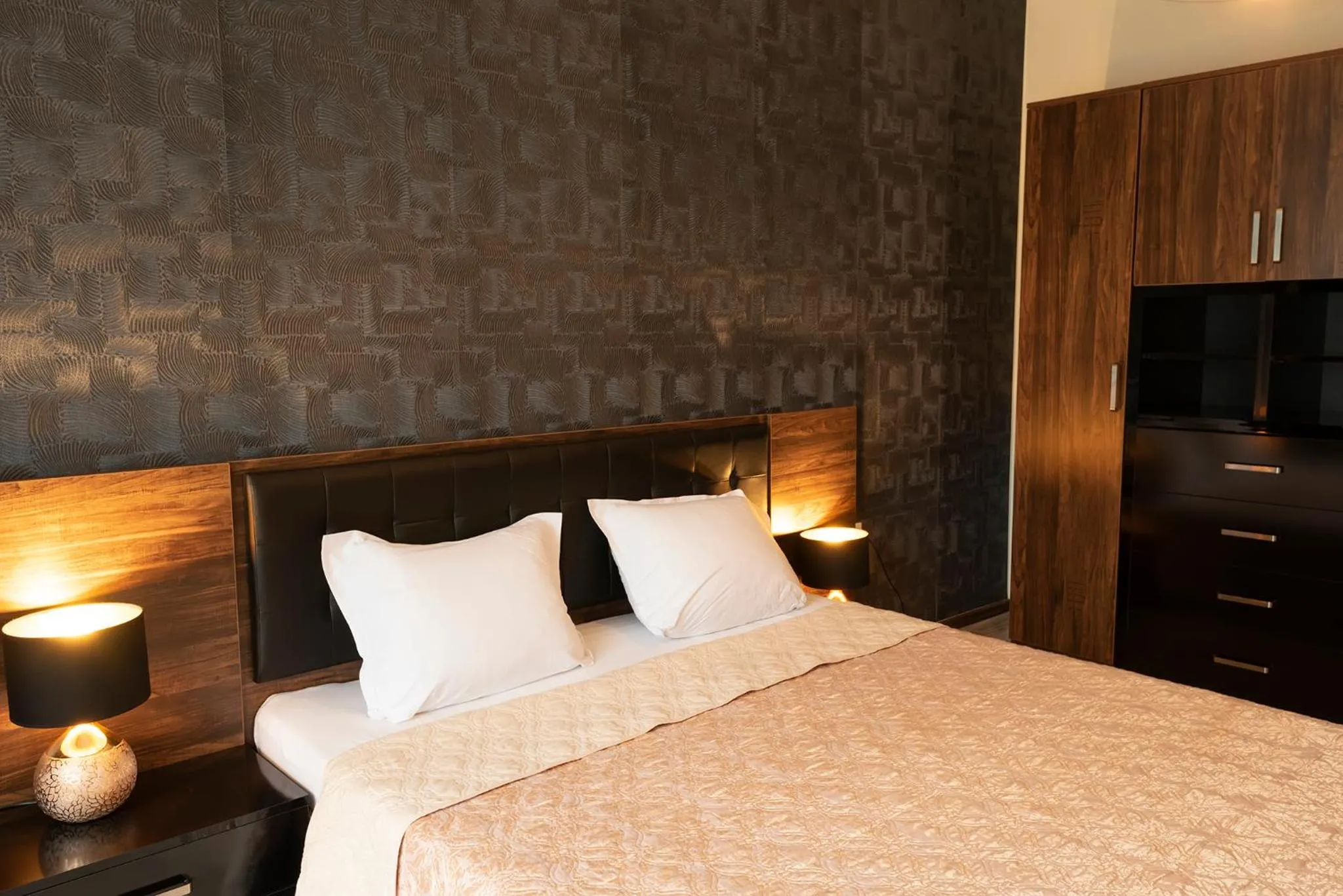 Bedroom, Bed in Green Paradise Deluxe Apartments