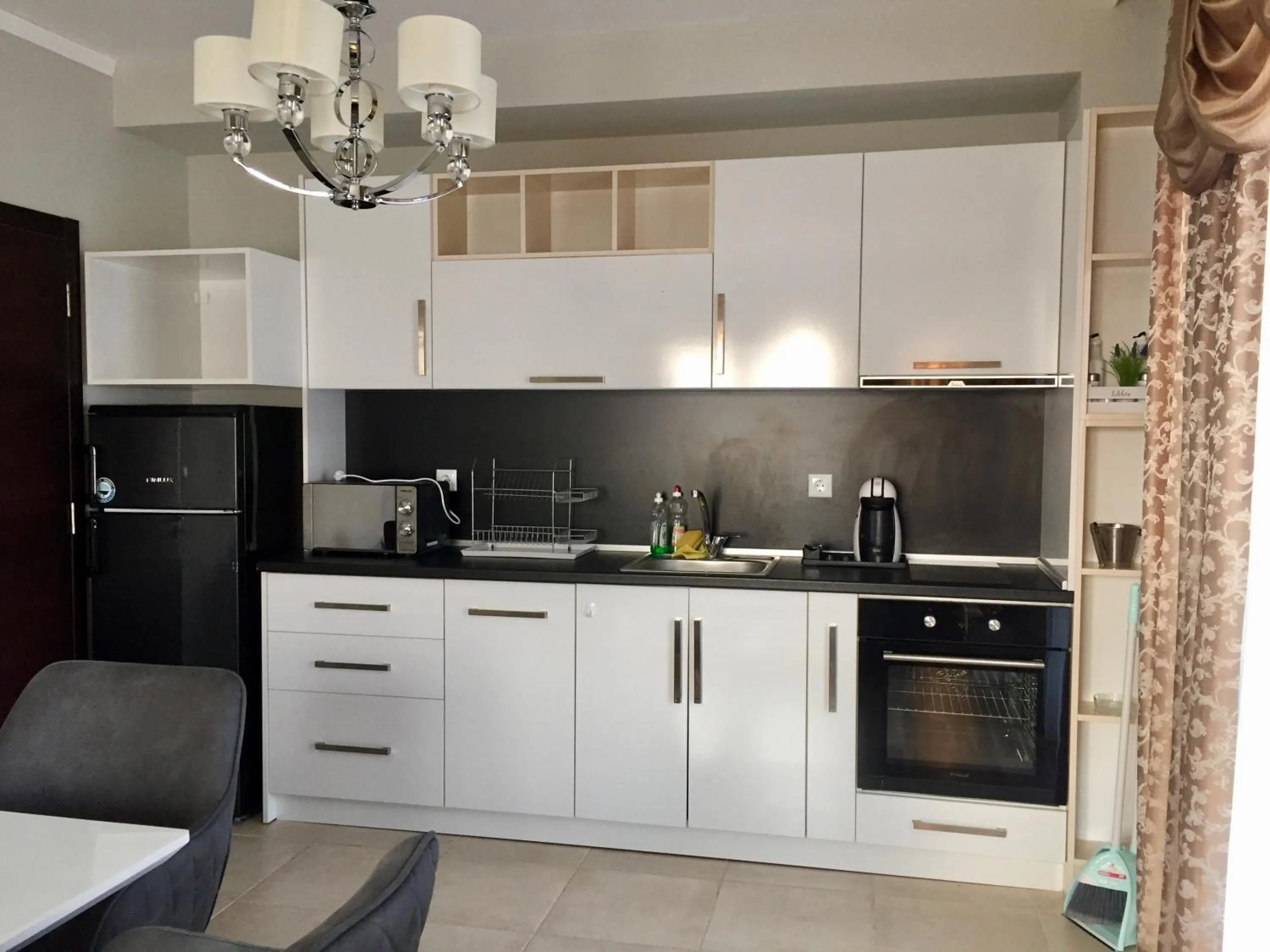 Kitchen or kitchenette in Green Paradise Deluxe Apartments