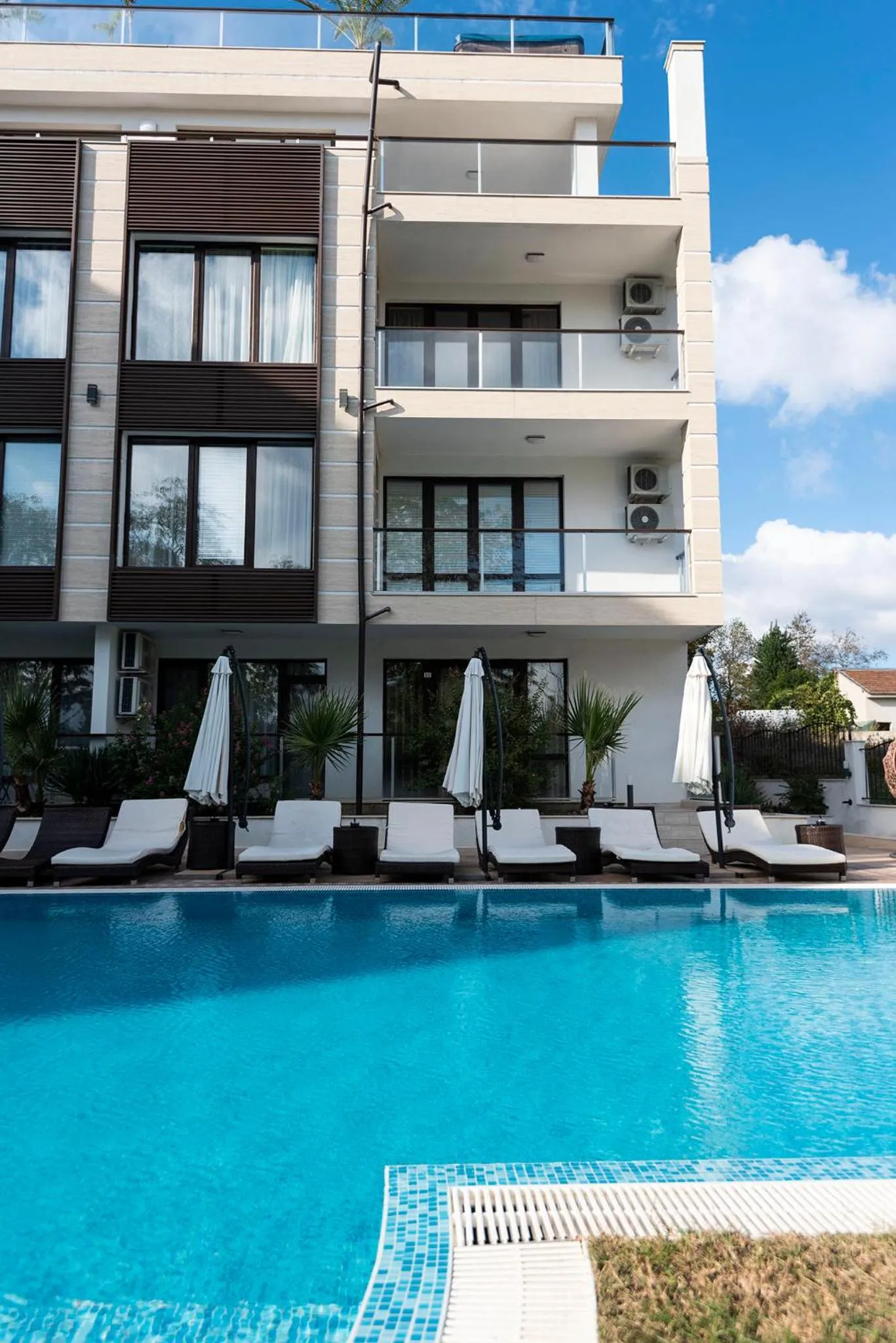 Property building in Green Paradise Deluxe Apartments