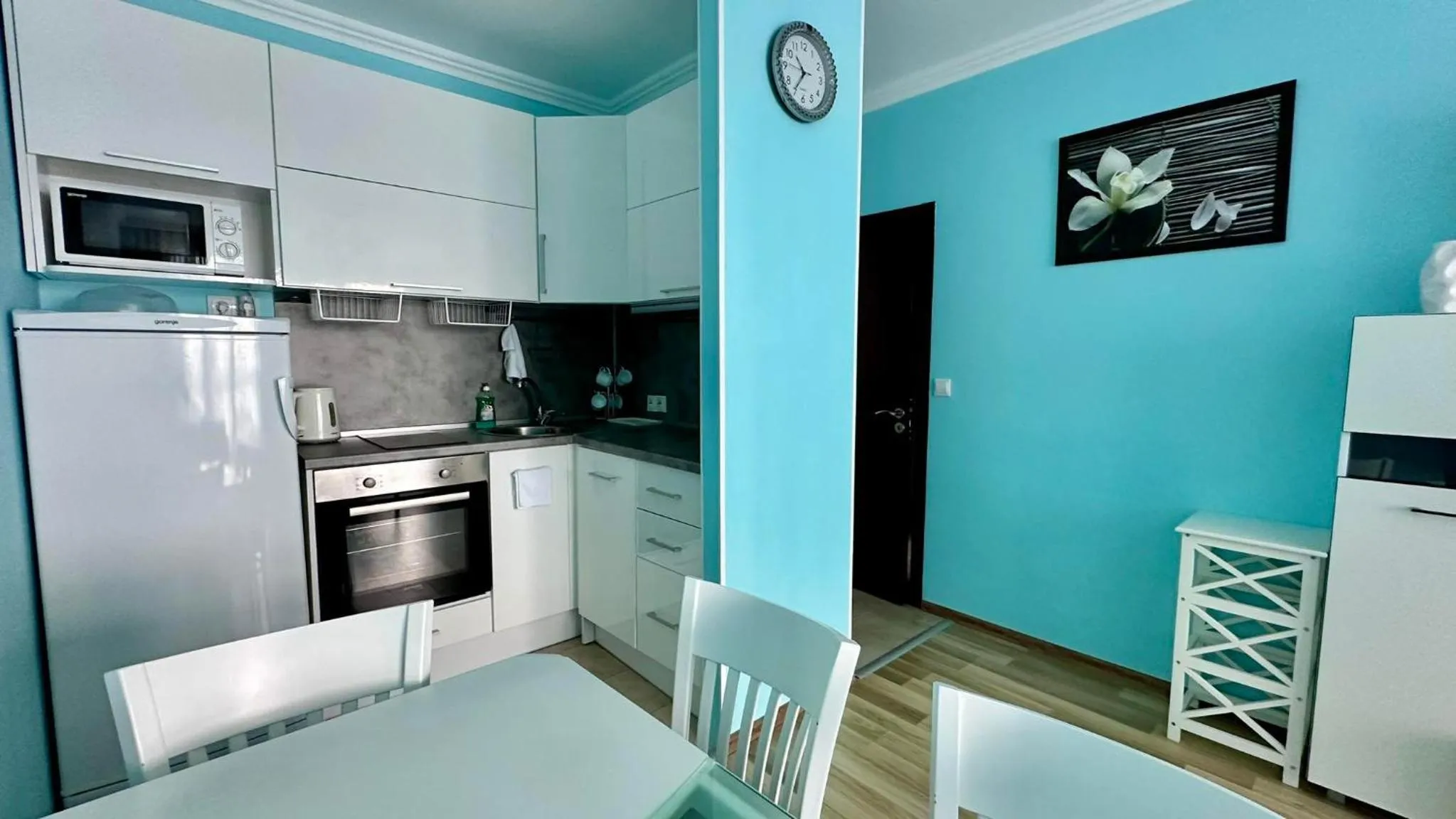 Kitchen or kitchenette in Green Paradise Deluxe Apartments