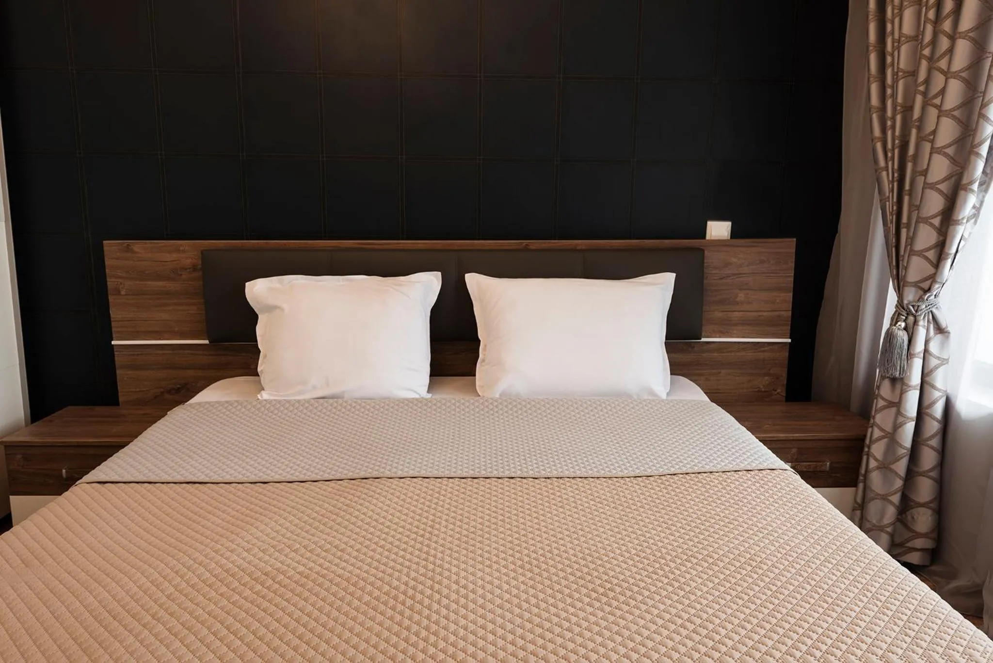 Photo of the whole room, Bed in Green Paradise Deluxe Apartments
