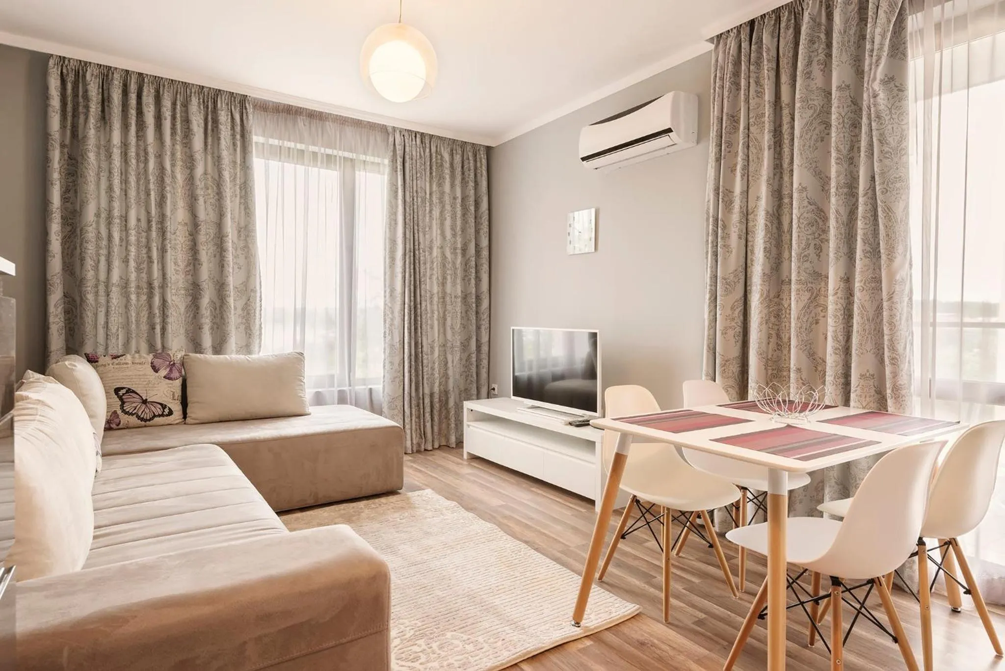 TV and multimedia in Green Paradise Deluxe Apartments