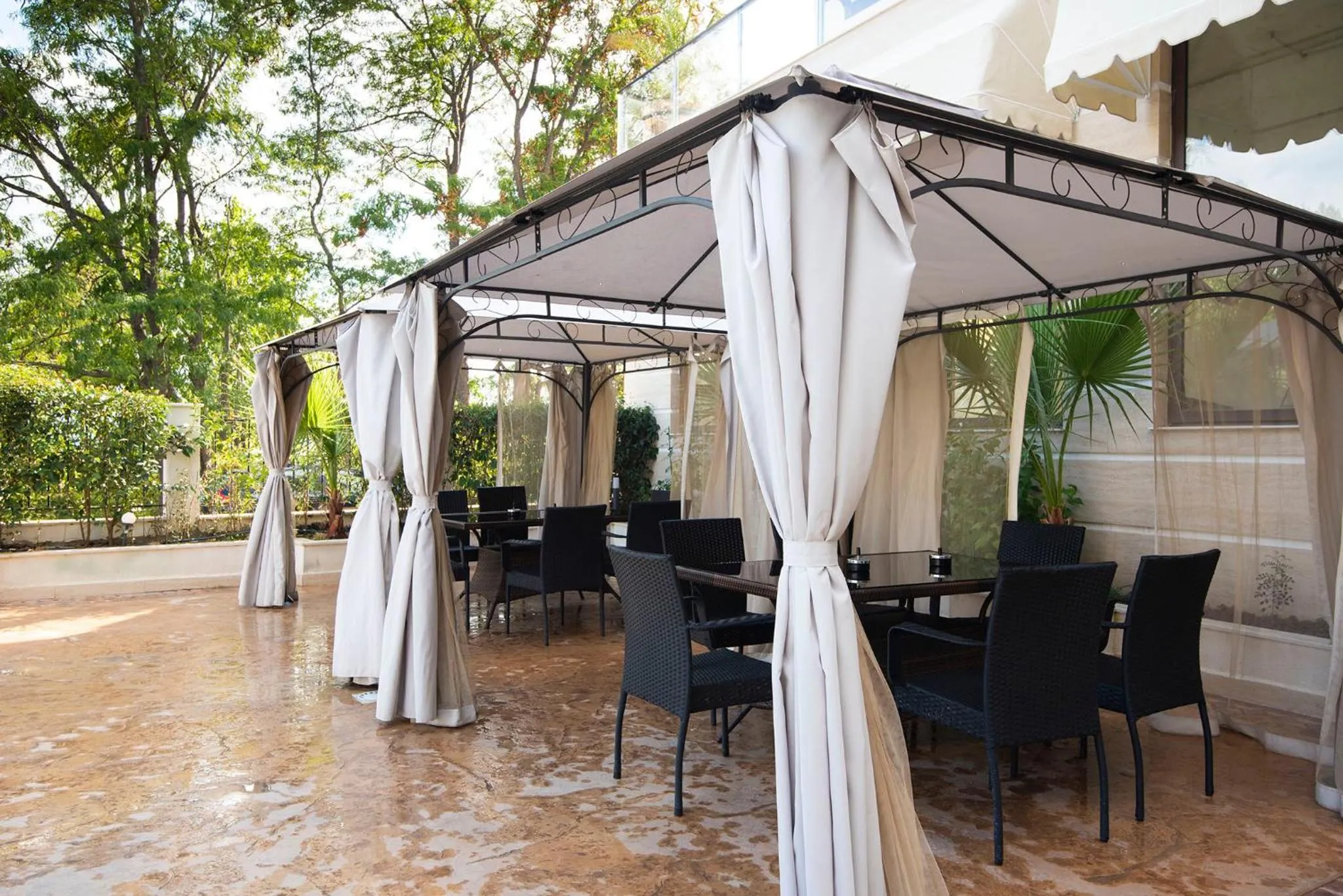 Patio in Green Paradise Deluxe Apartments