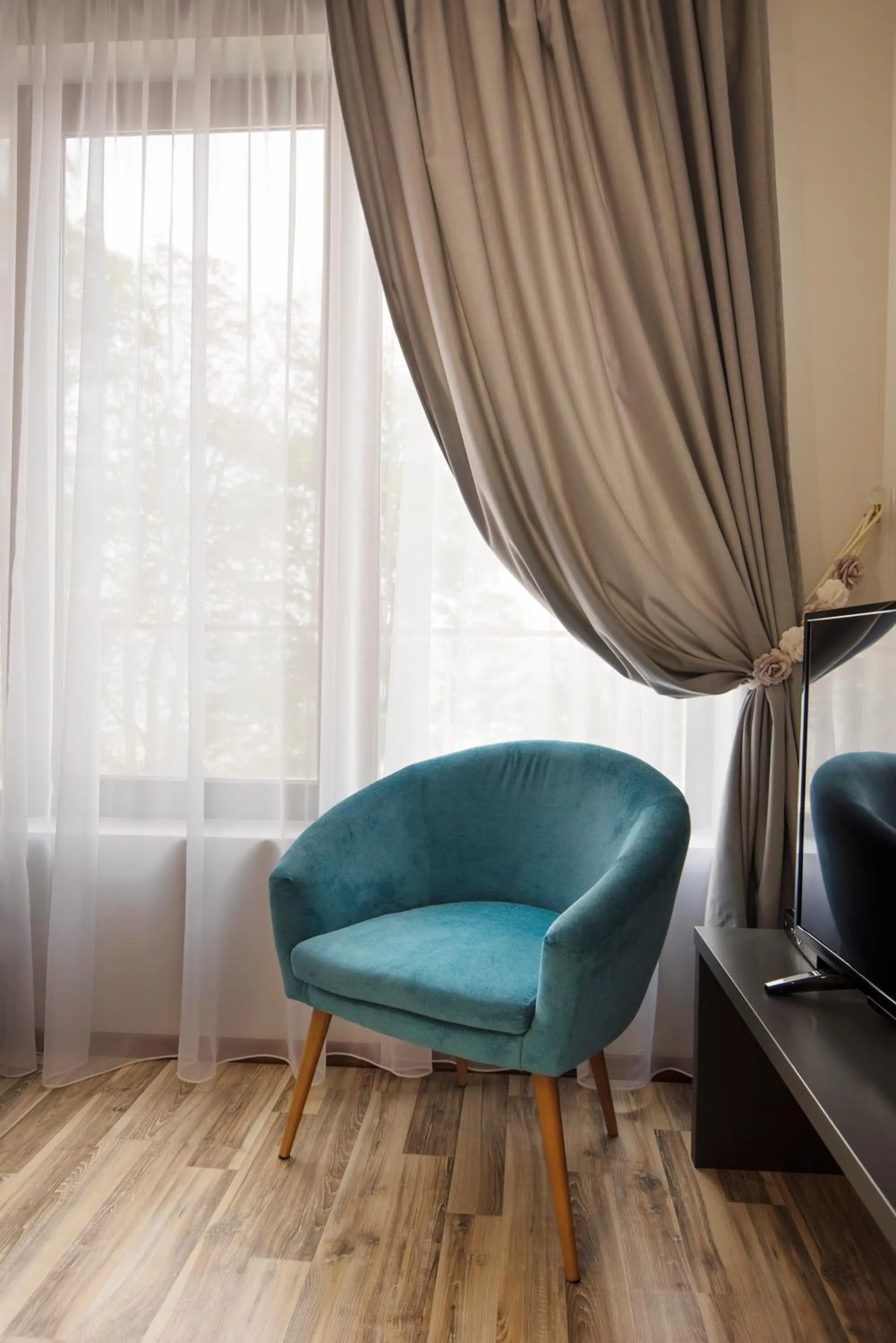 Communal lounge/ TV room in Green Paradise Deluxe Apartments