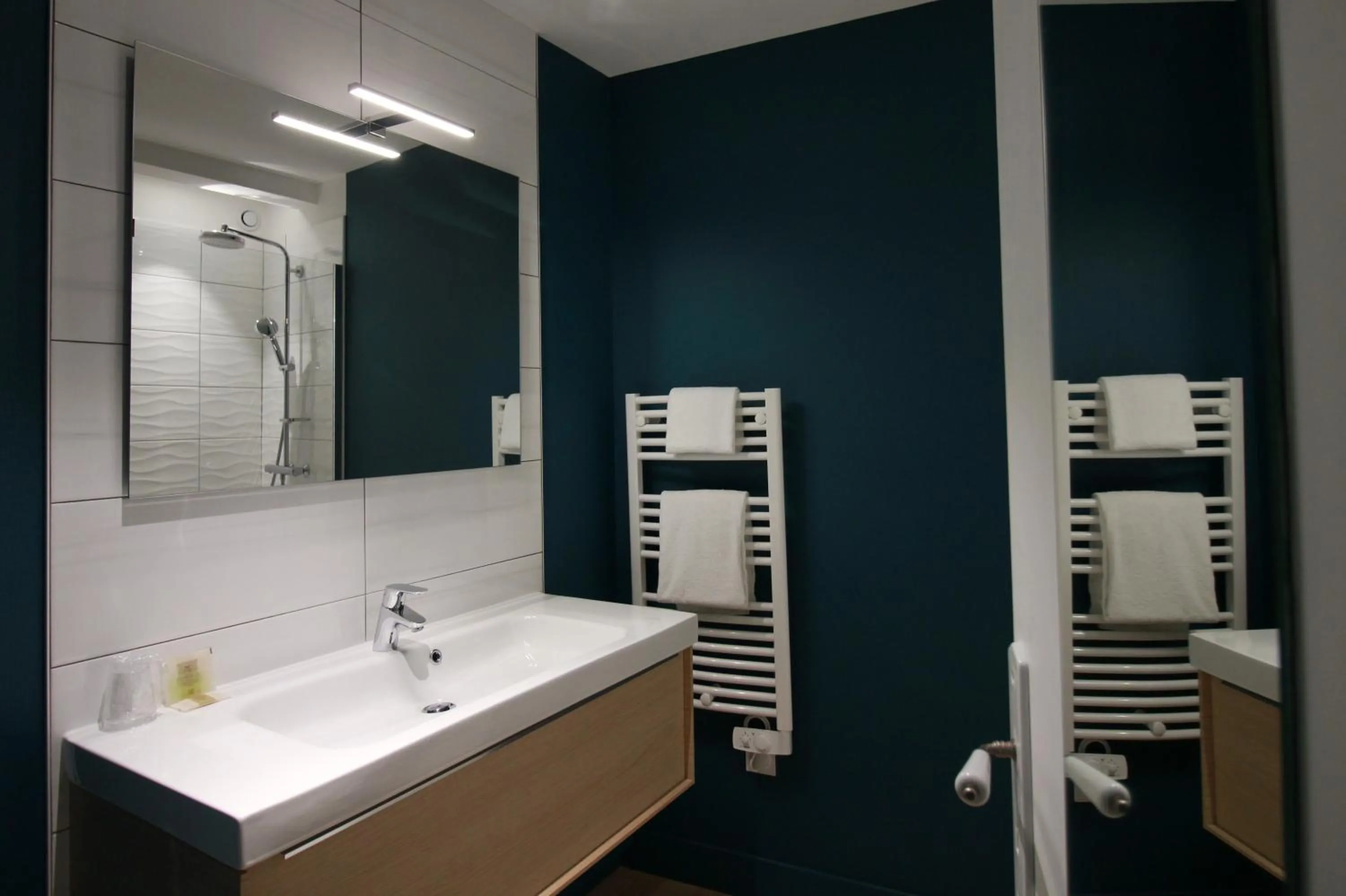 Bathroom in Logis Hôtel Lodge La Valette