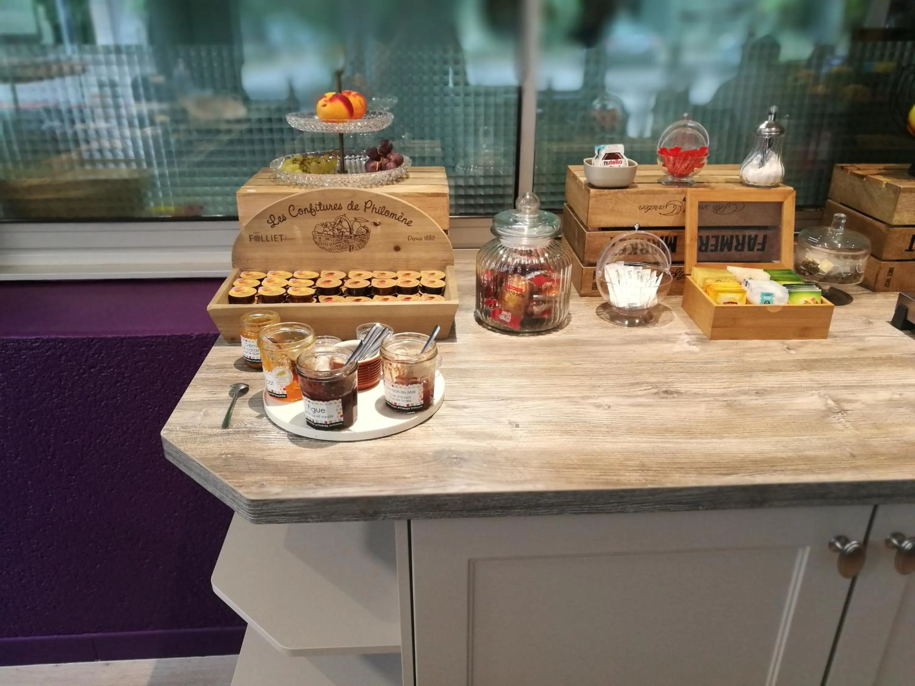 Breakfast in Logis Hôtel Lodge La Valette