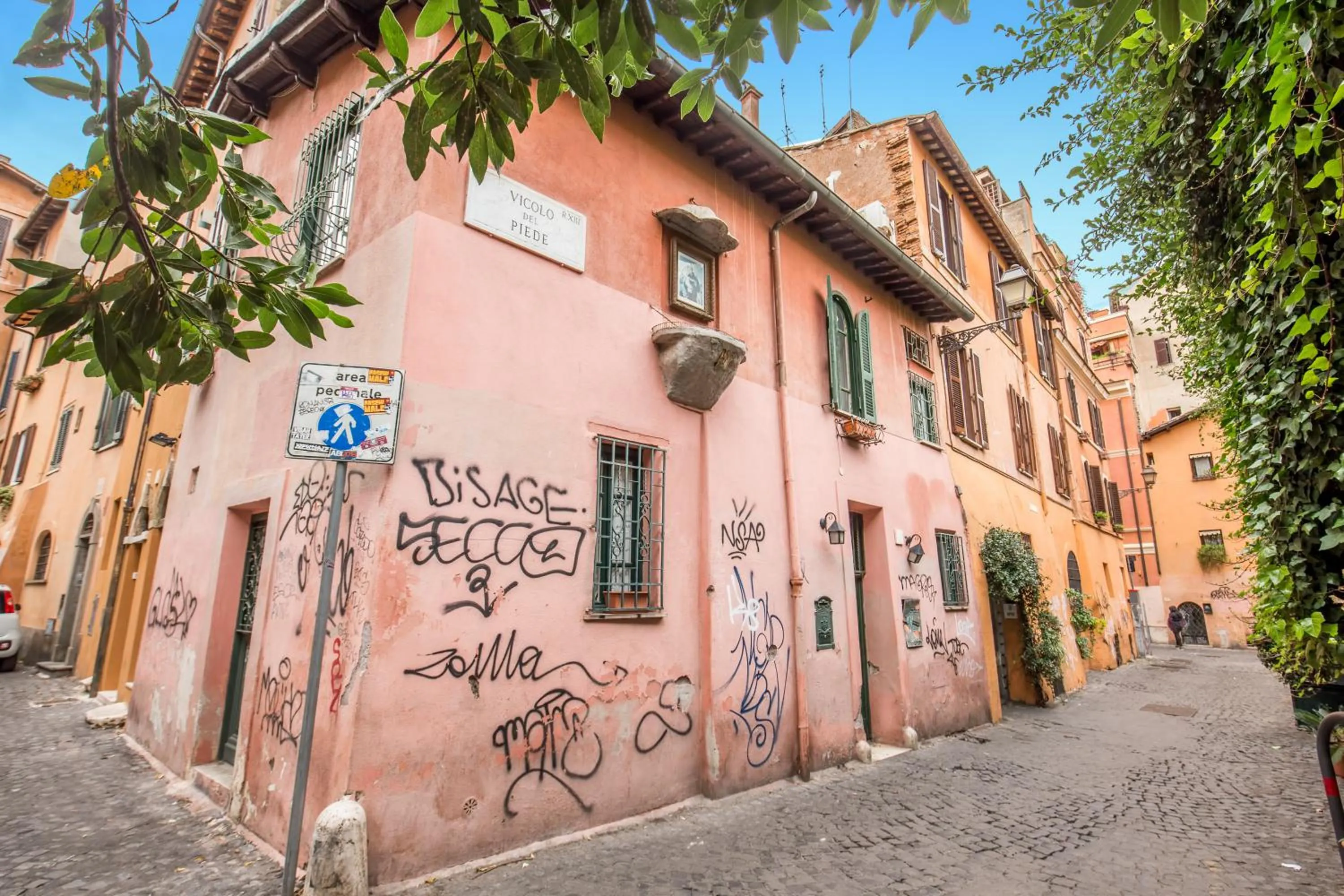 Property building in Casa Trasteverina