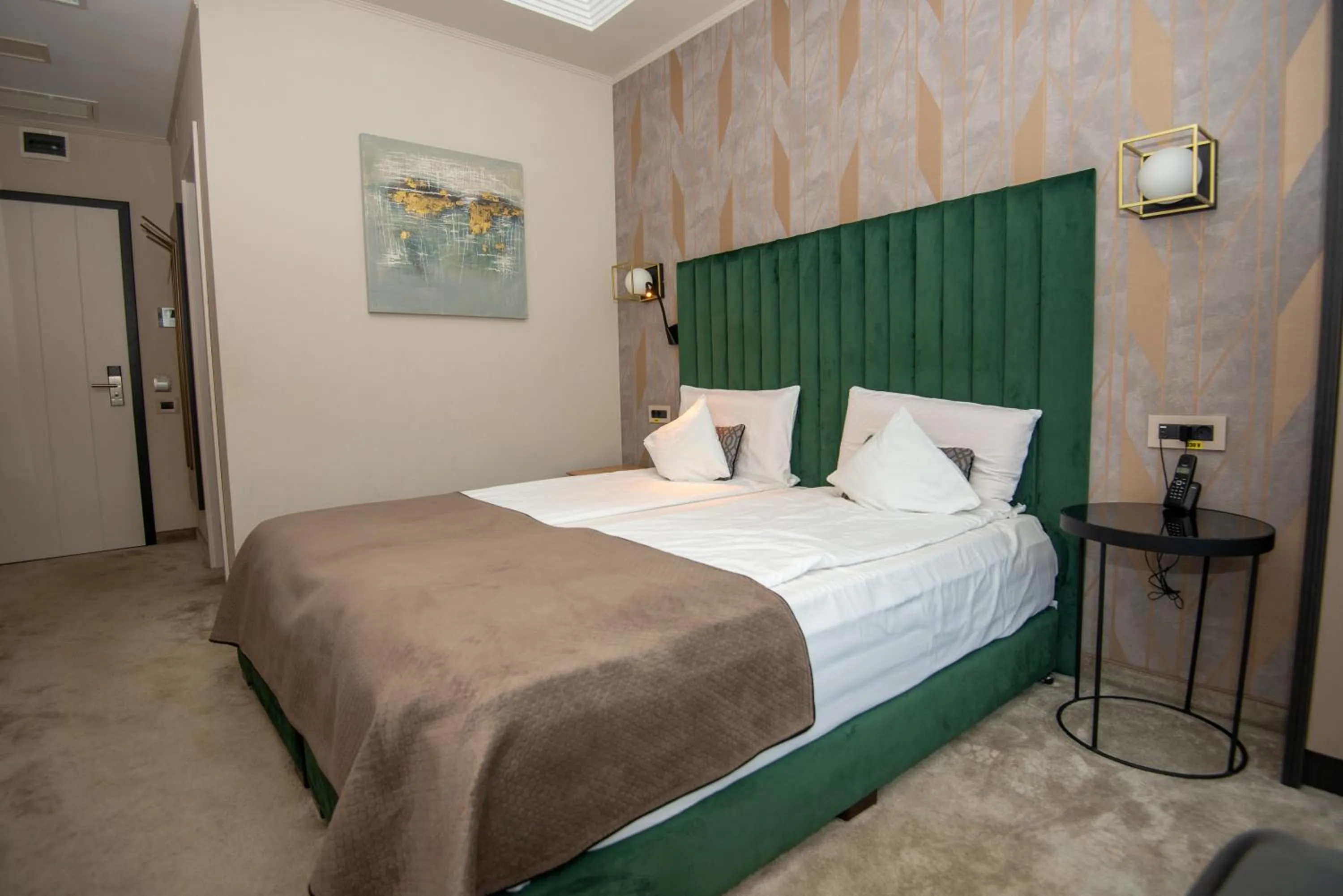 Photo of the whole room, Bed in Nora Prestige