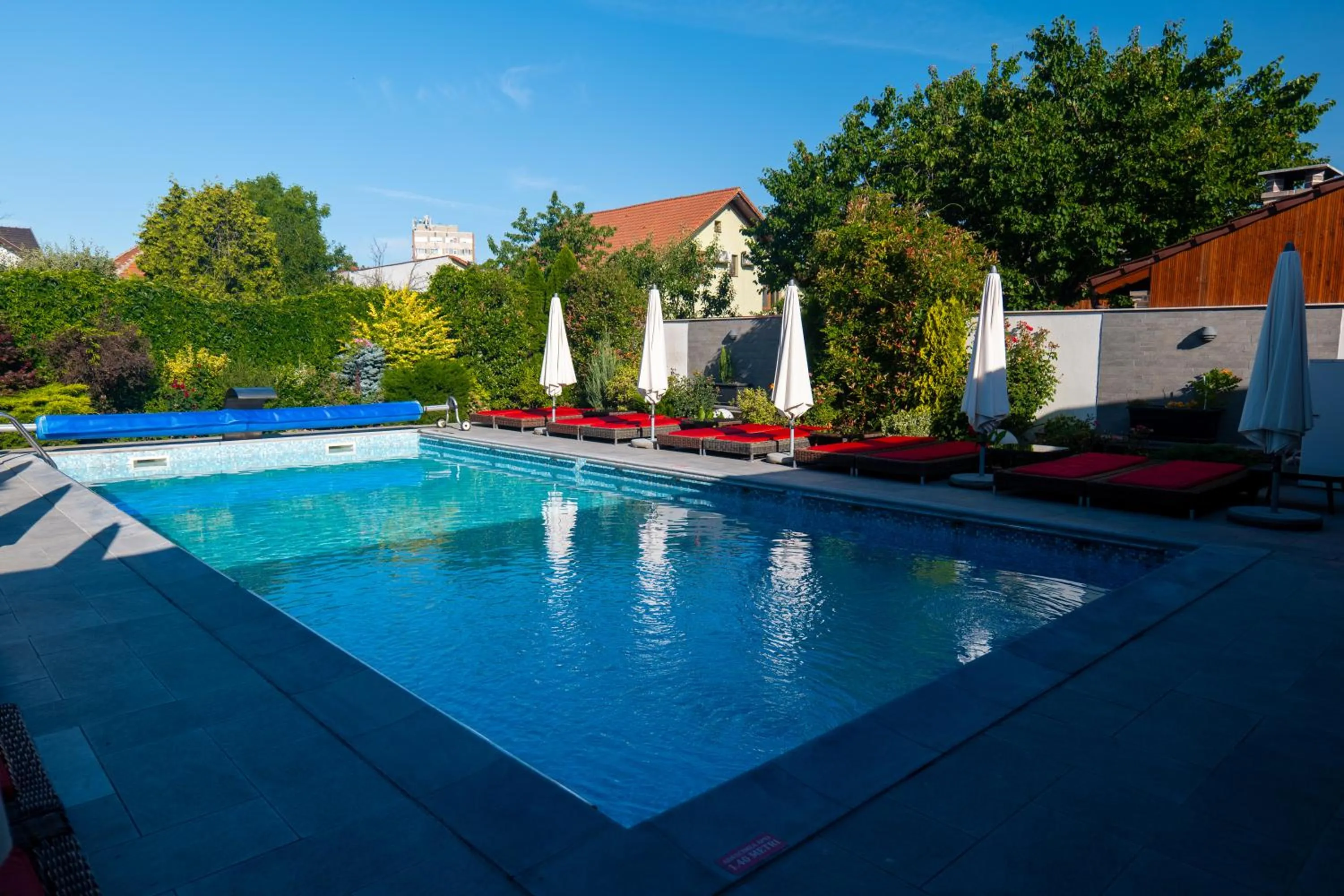 Swimming pool in Nora Prestige