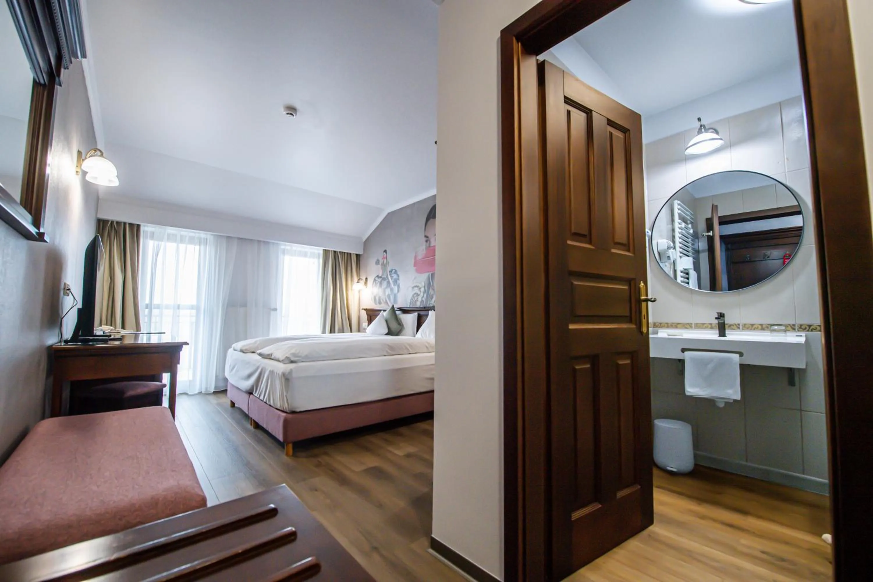 Bathroom, Bed in Nora Prestige