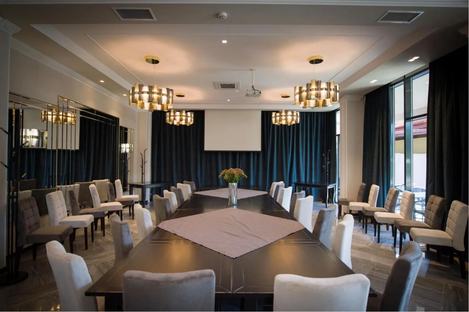 Business facilities in Nora Prestige