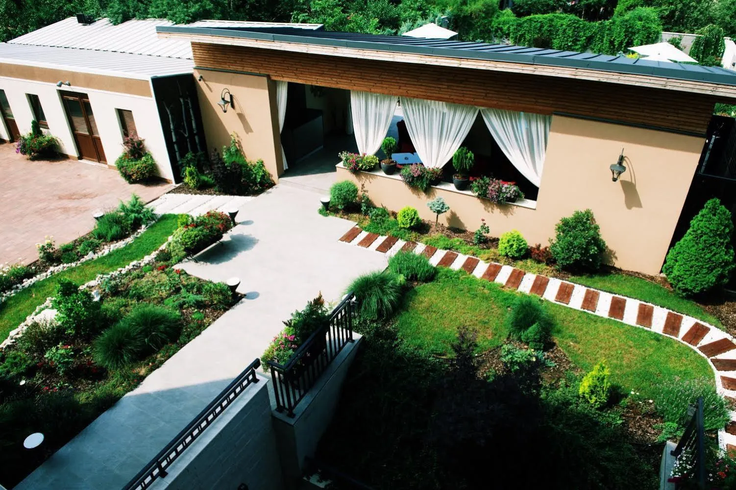 Garden in Nora Prestige