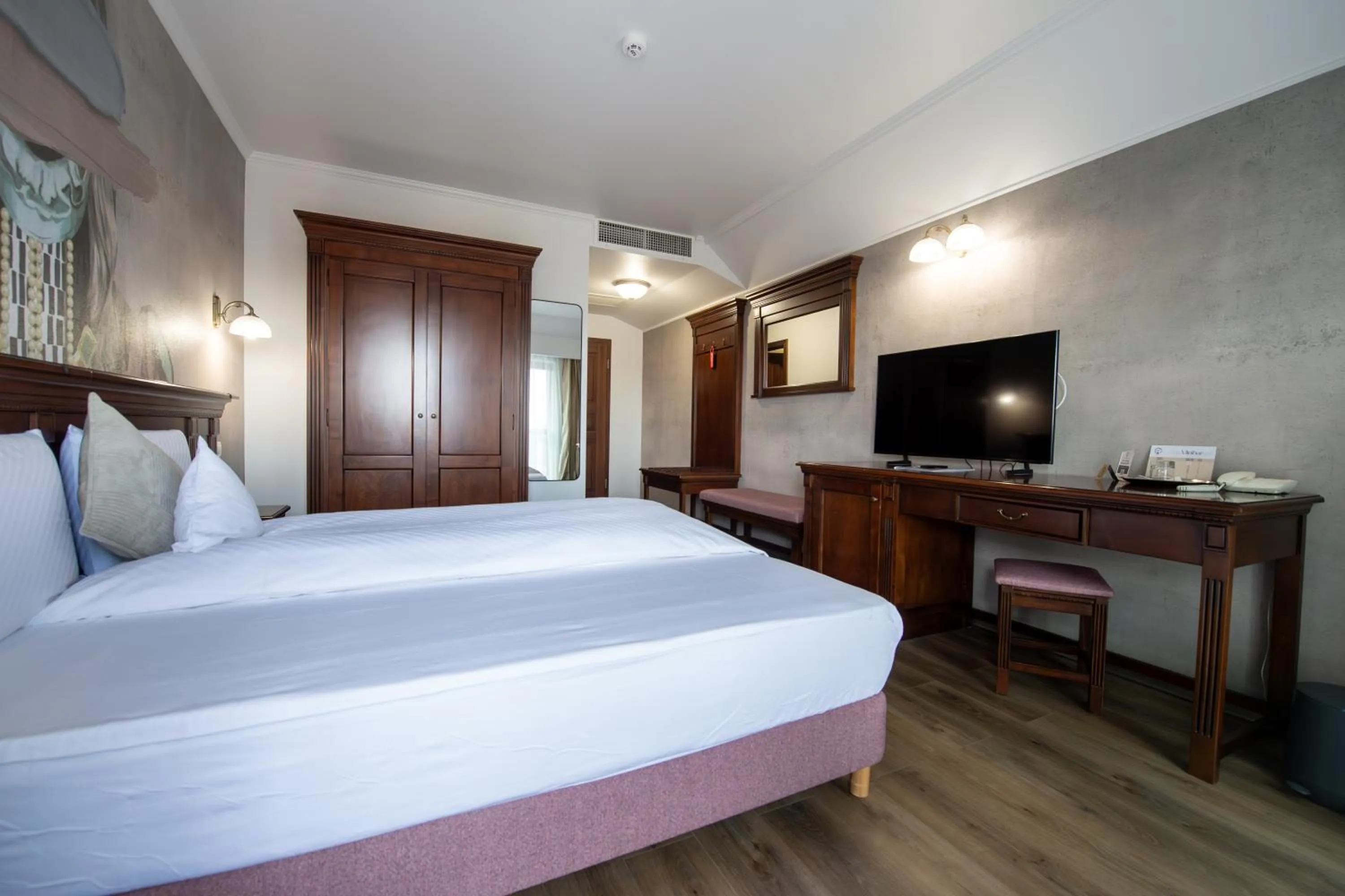 Photo of the whole room, Bed in Nora Prestige