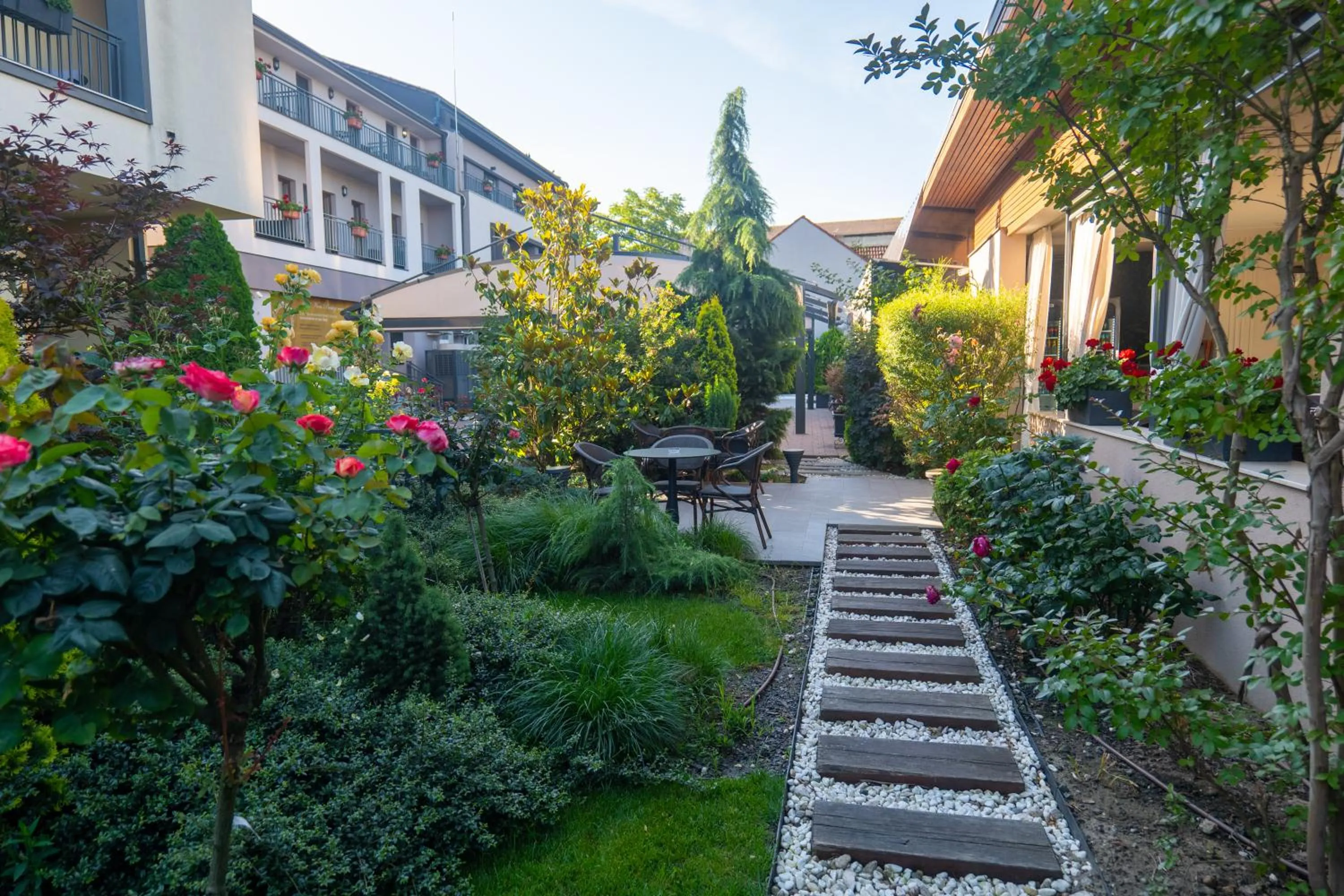 Garden in Nora Prestige