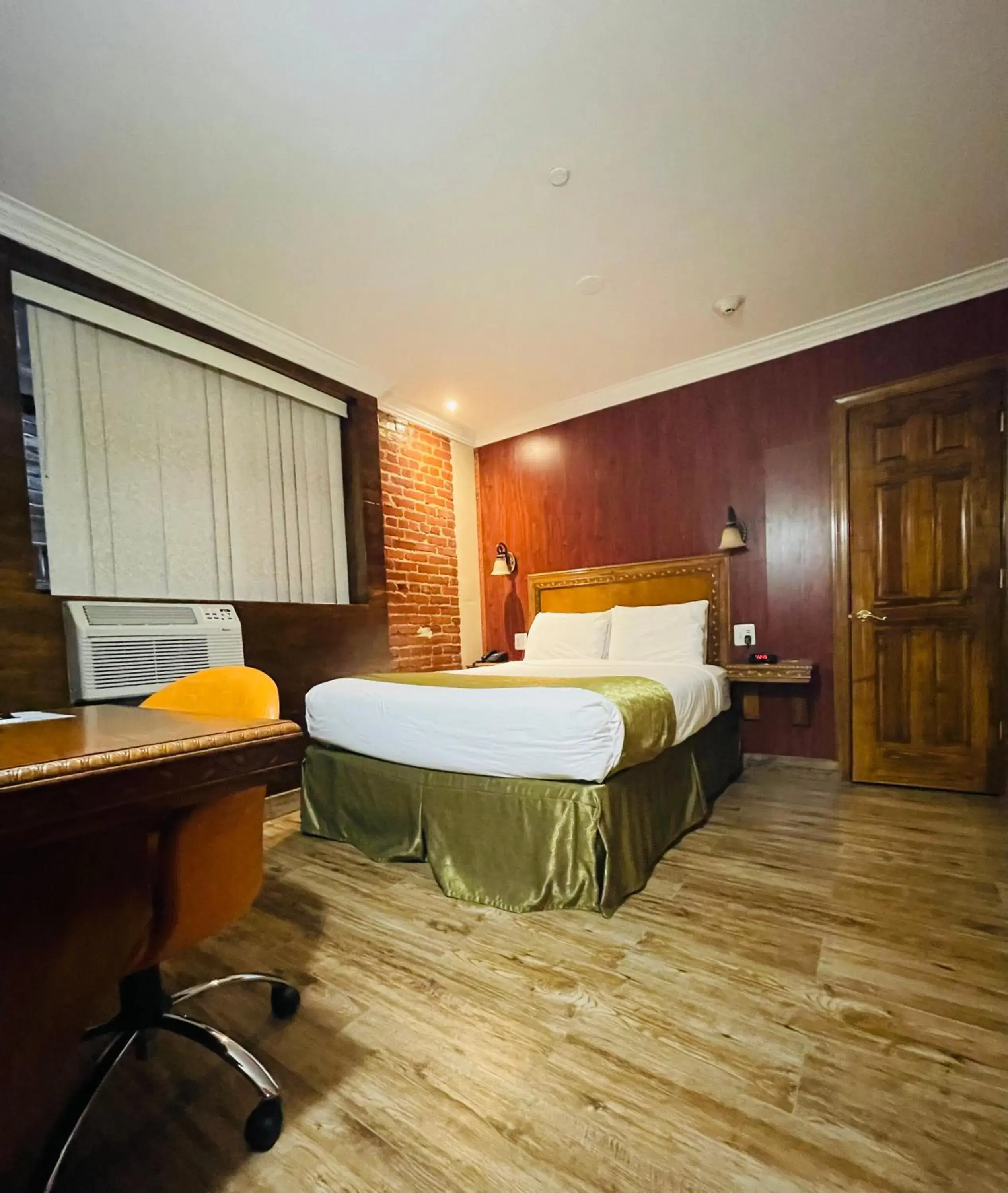 Photo of the whole room in The Architect Photo of the whole room in The Architect