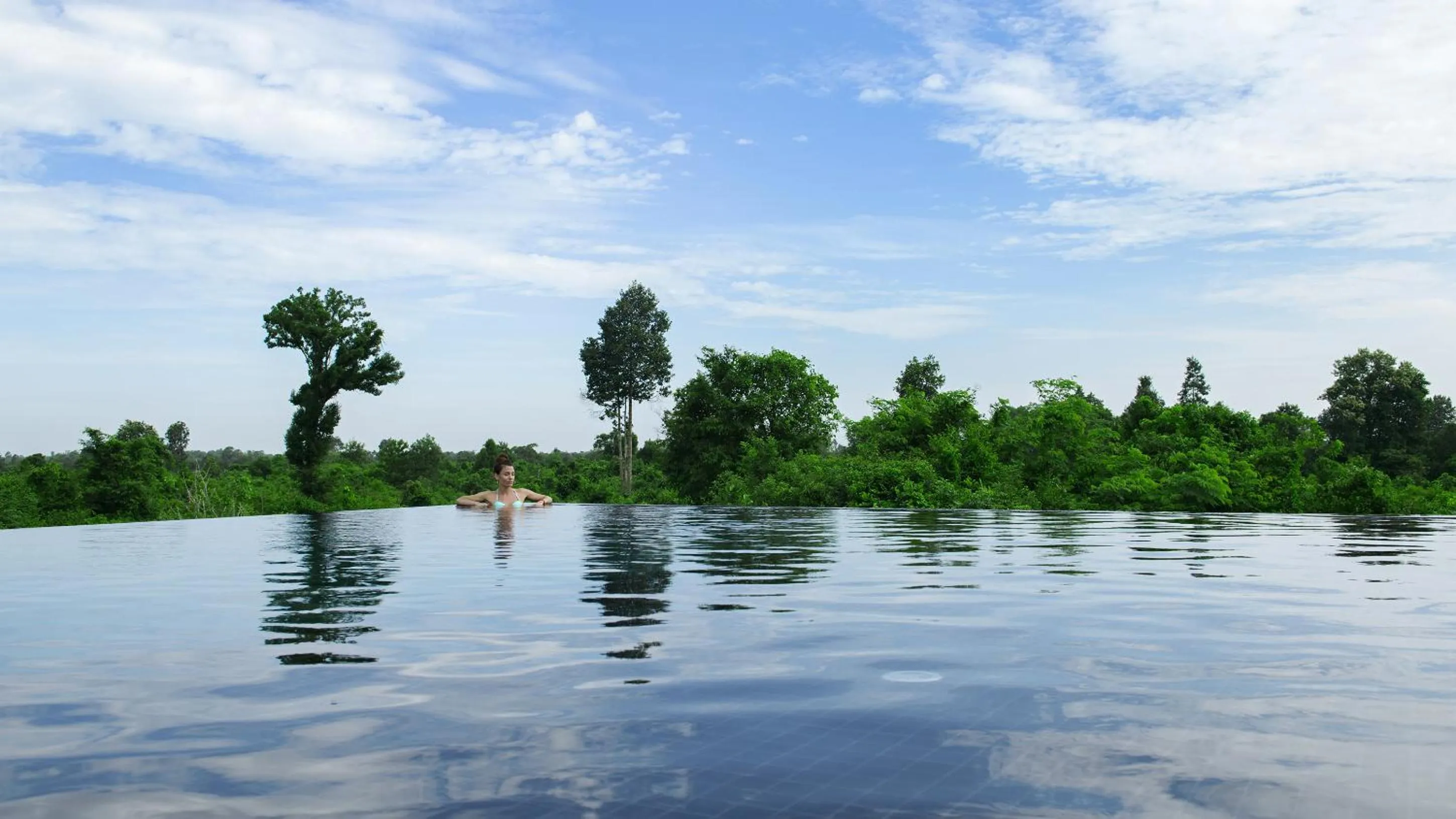 Swimming pool in The Beige