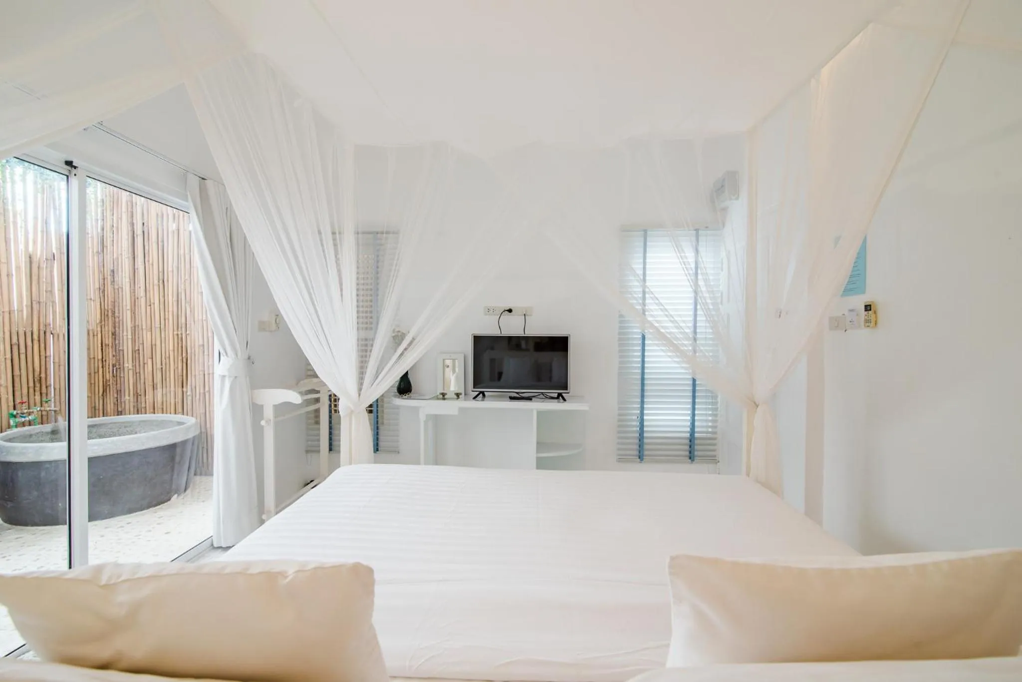 Photo of the whole room, Bed in Baan KangMung Hua Hin On The Beach