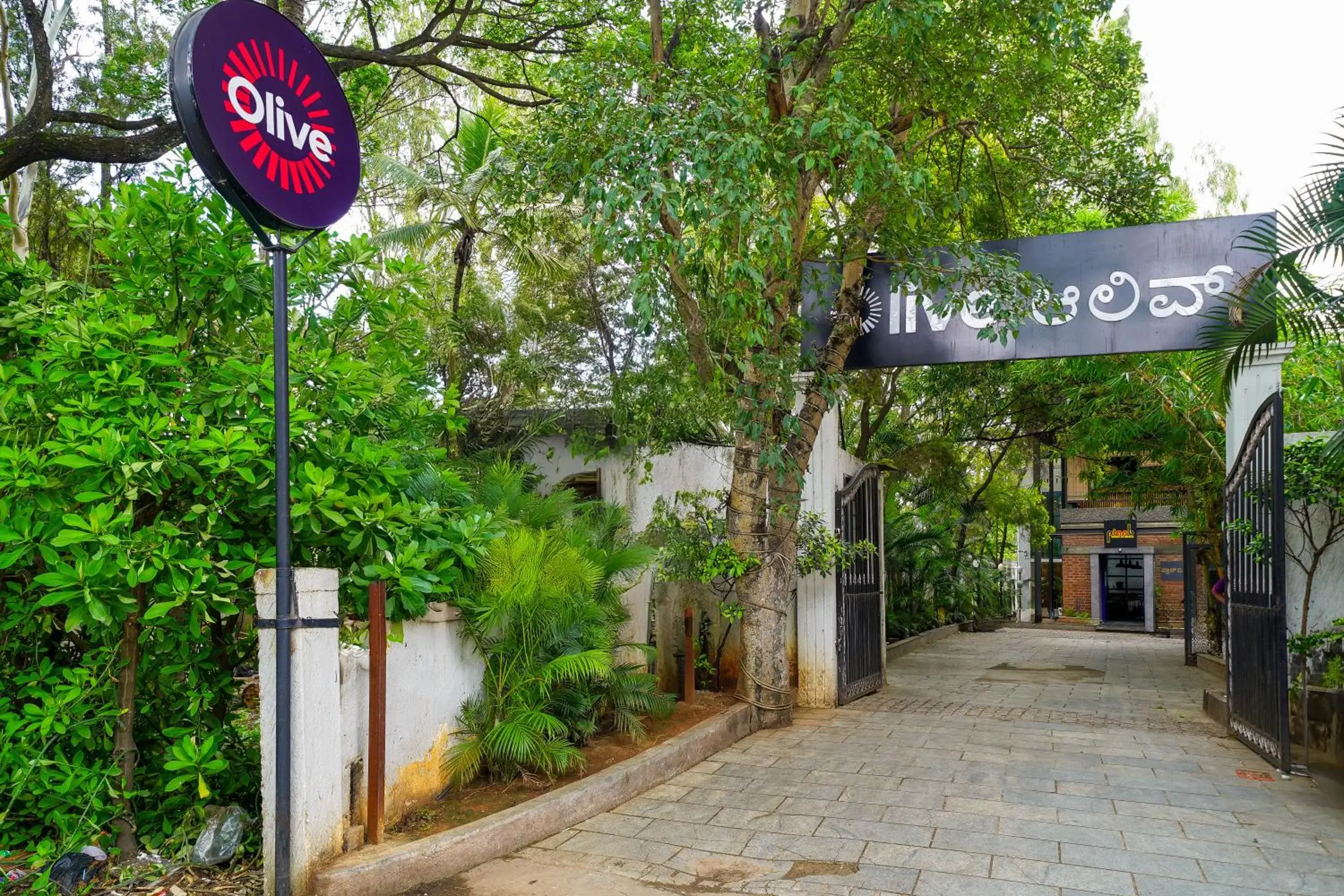 Lobby or reception in Olive Zip Golflinks by Embassy Group Lobby or reception in Olive Zip Golflinks by Embassy Group