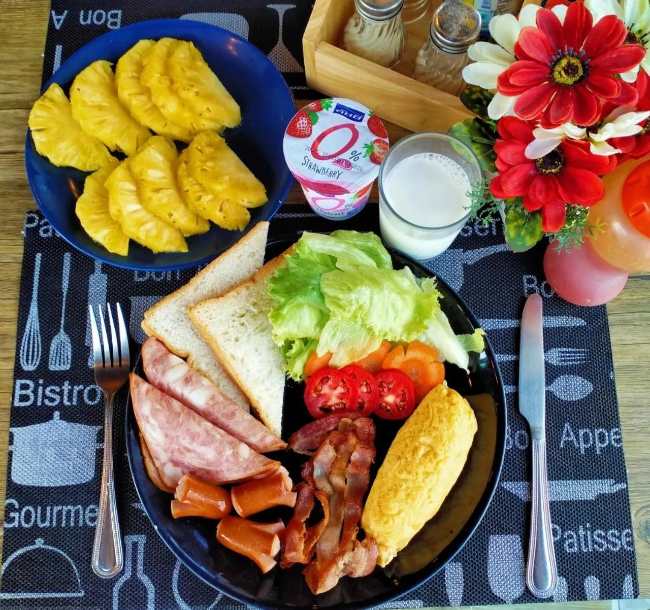 Continental breakfast in Hotel De Nara
