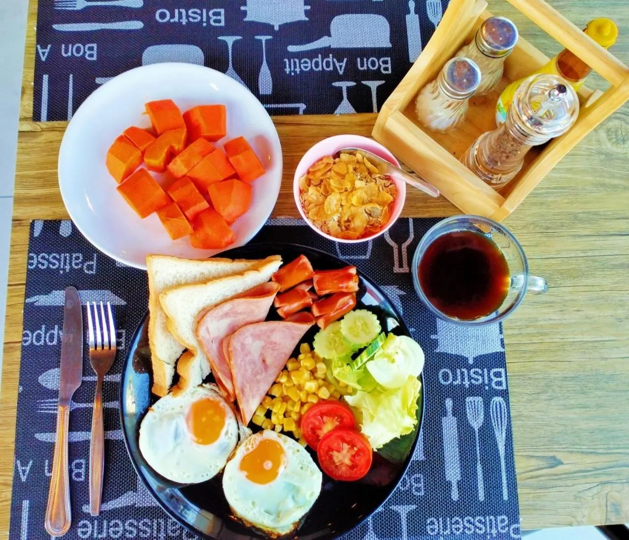 Continental breakfast in Hotel De Nara